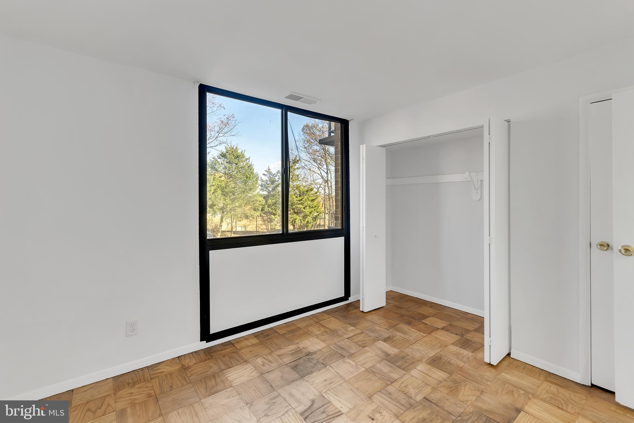 SAXONY SQUARE - Residential