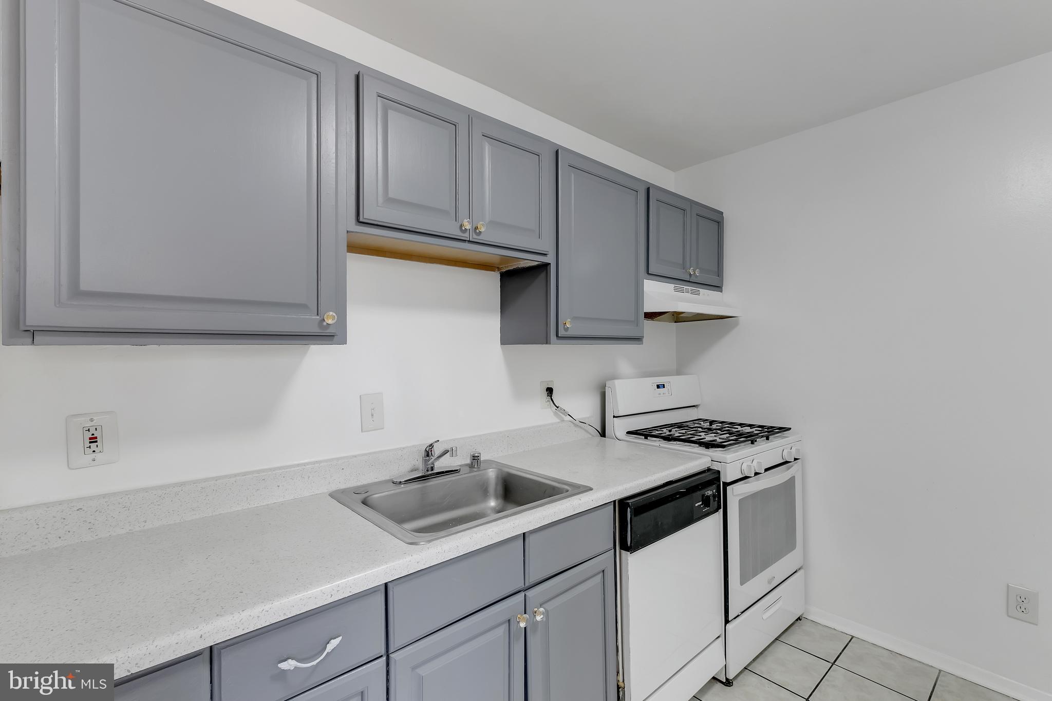 523 N ARMISTEAD STREET 102