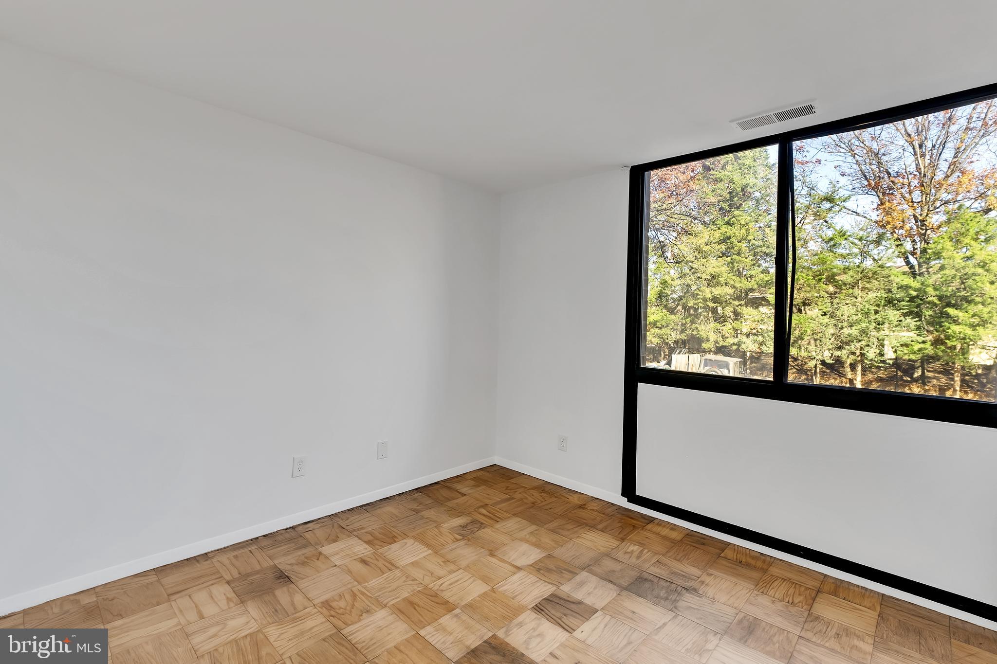 SAXONY SQUARE - Residential