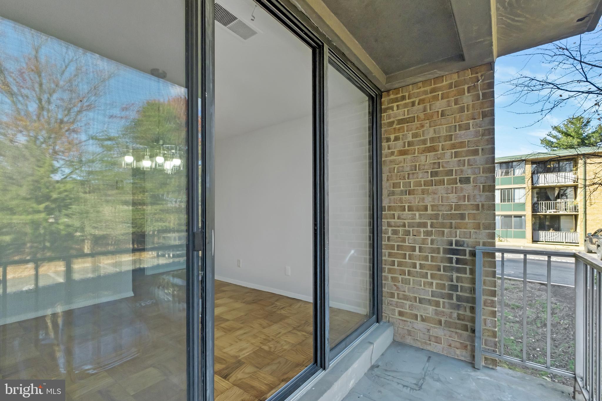 SAXONY SQUARE - Residential