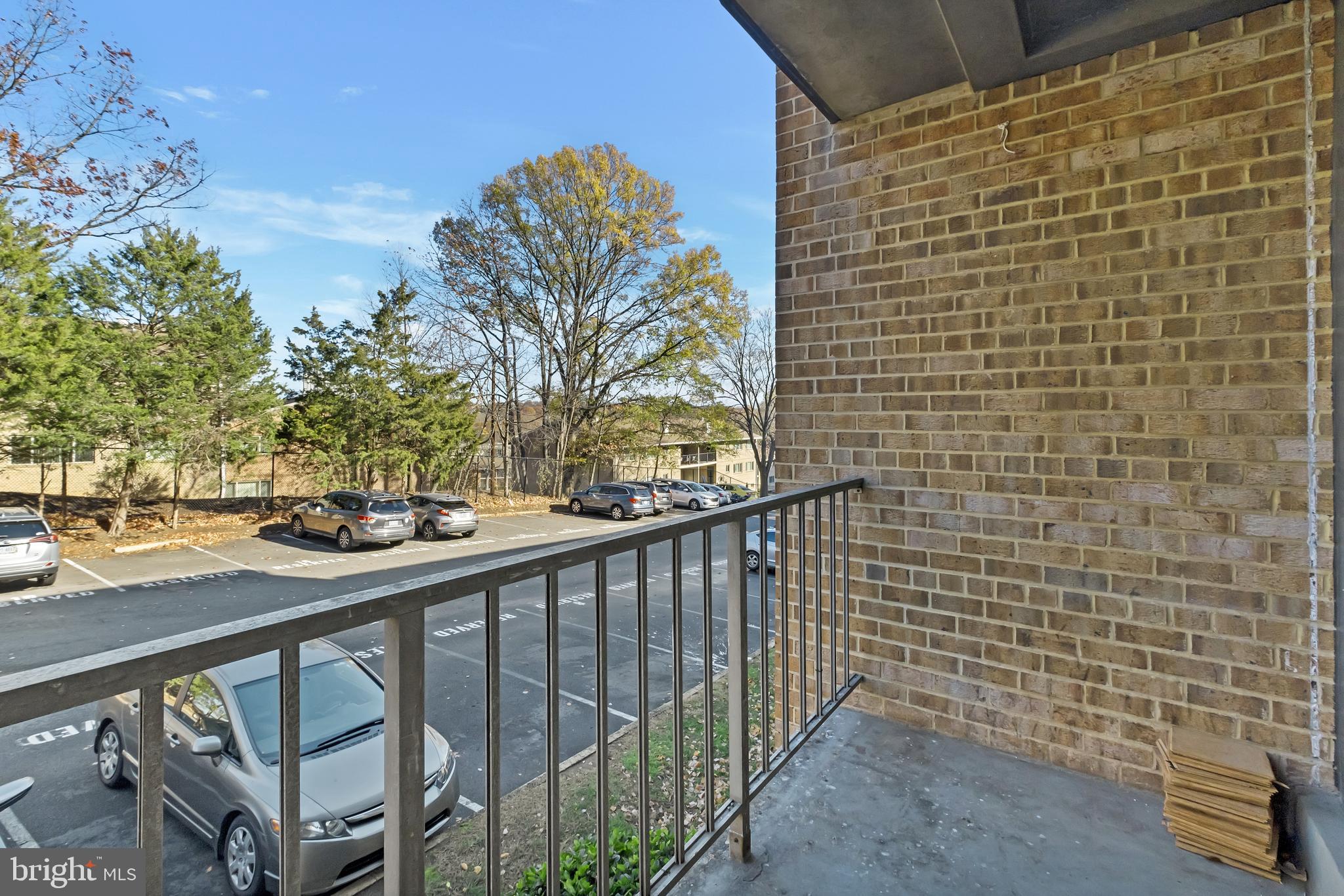 Best value in the market and ready to Move In. Beautiful Unit and on a great Location. Short Drive to Old Town Alexandria, Springfield Town Center, Pentagon Mall, Washington DC, Arlington, Crystal City, National Harbor and National Airport. Close to Fort Mayer, Fort Belvoir. This 2 BR 1 BA unit conveniently located in the City of Alexandria. Close to Transportations, Bus/Train, Shops, Major Highways 395 495 95 for convenience to DC/MD/VA. You will love it. Lots and Lots of changes in the City of Alexandria. Major City projects that are in plan will make this place even more Desirable. New Inova Alexandria project is in full force to be completed 2026. Freshly painted and refinished wood flooring. Close to everything. 2 Br 1 Ba and possible Dan. Do Not miss this opportunity to Own this beautiful unit in a convenient location. Huge changes around Alexandria will make life even more convenient.