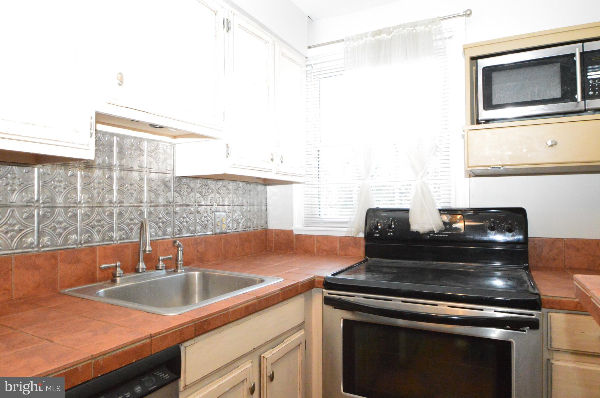 COMMONS OF ARLINGTON - Residential Lease