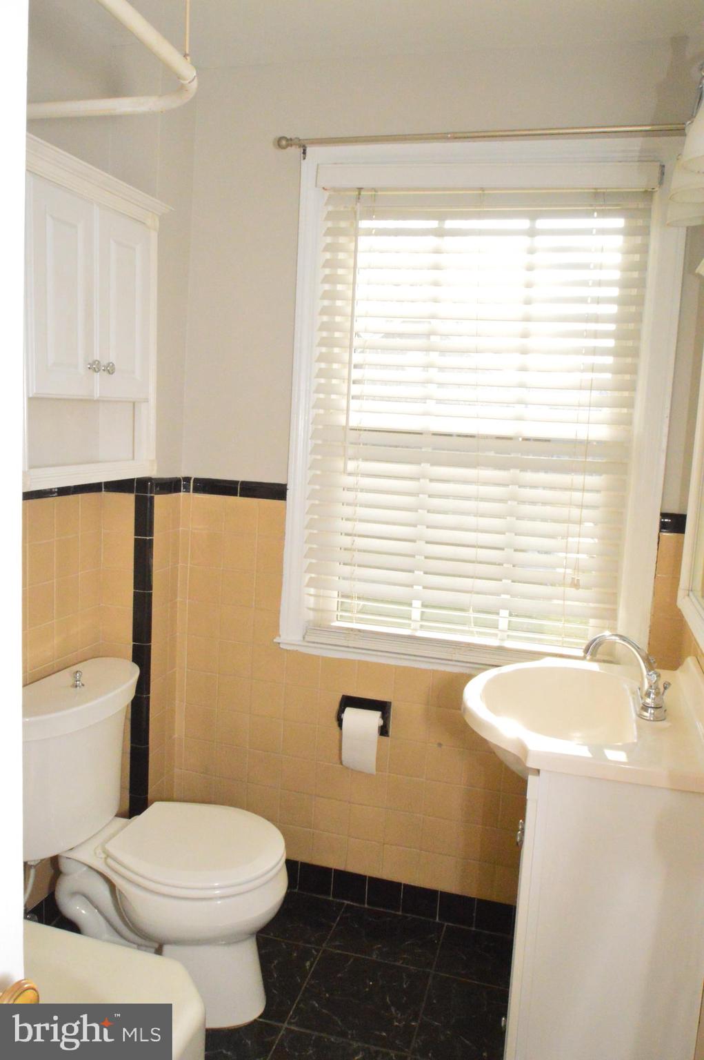 COMMONS OF ARLINGTON - Residential Lease