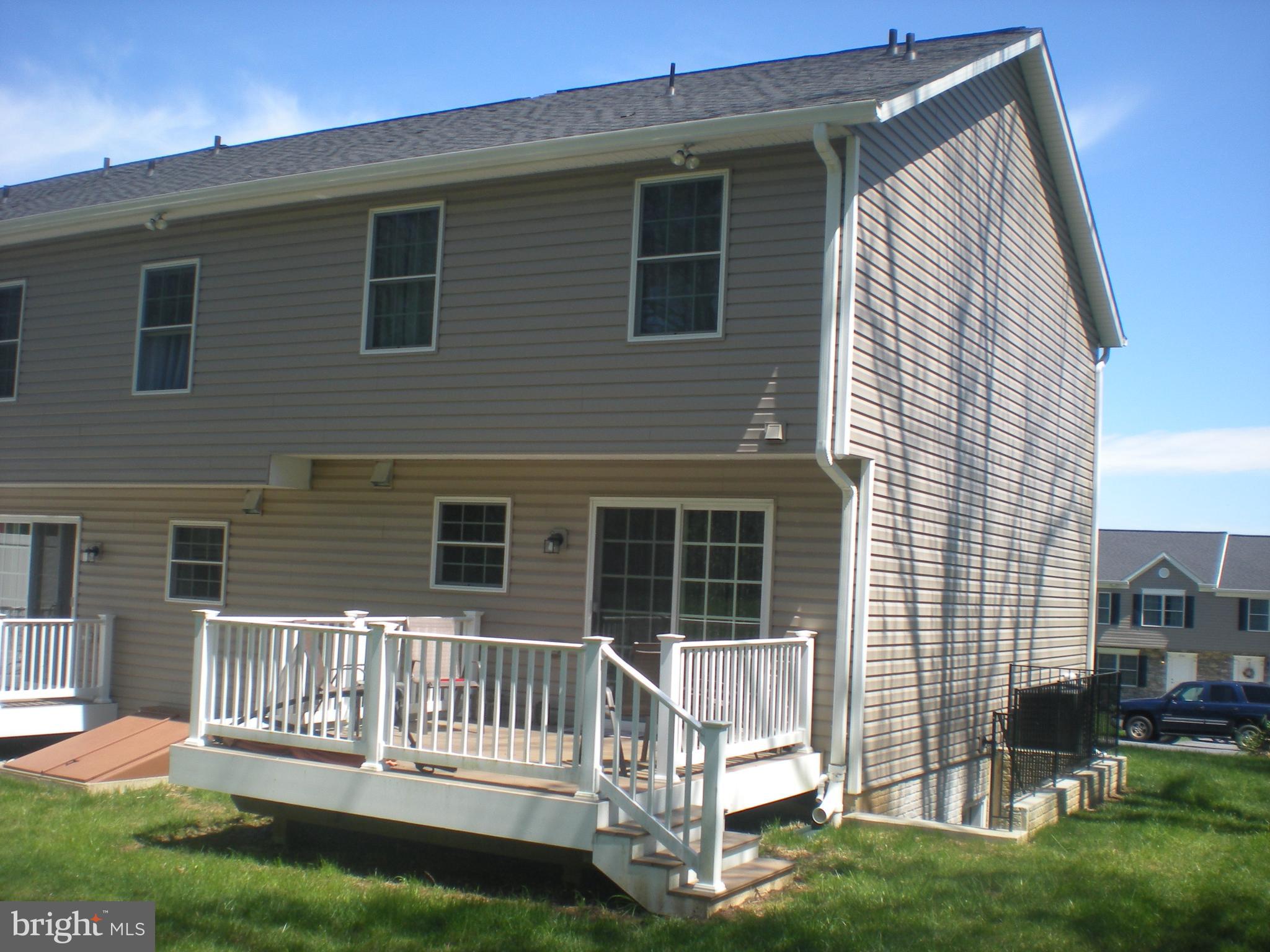 BARNETT AVENUE TOWNHOMES - Residential Lease