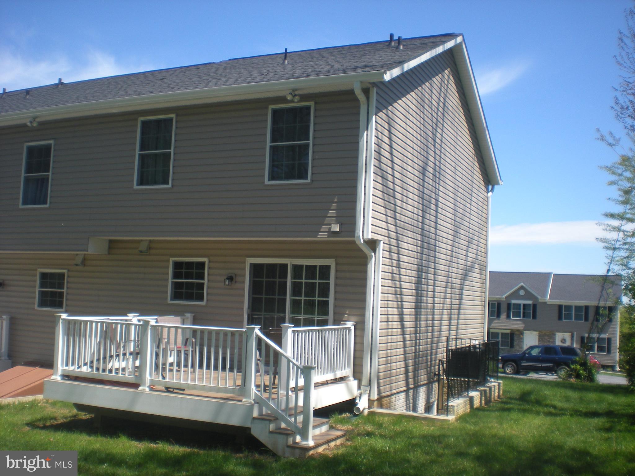 BARNETT AVENUE TOWNHOMES - Residential Lease