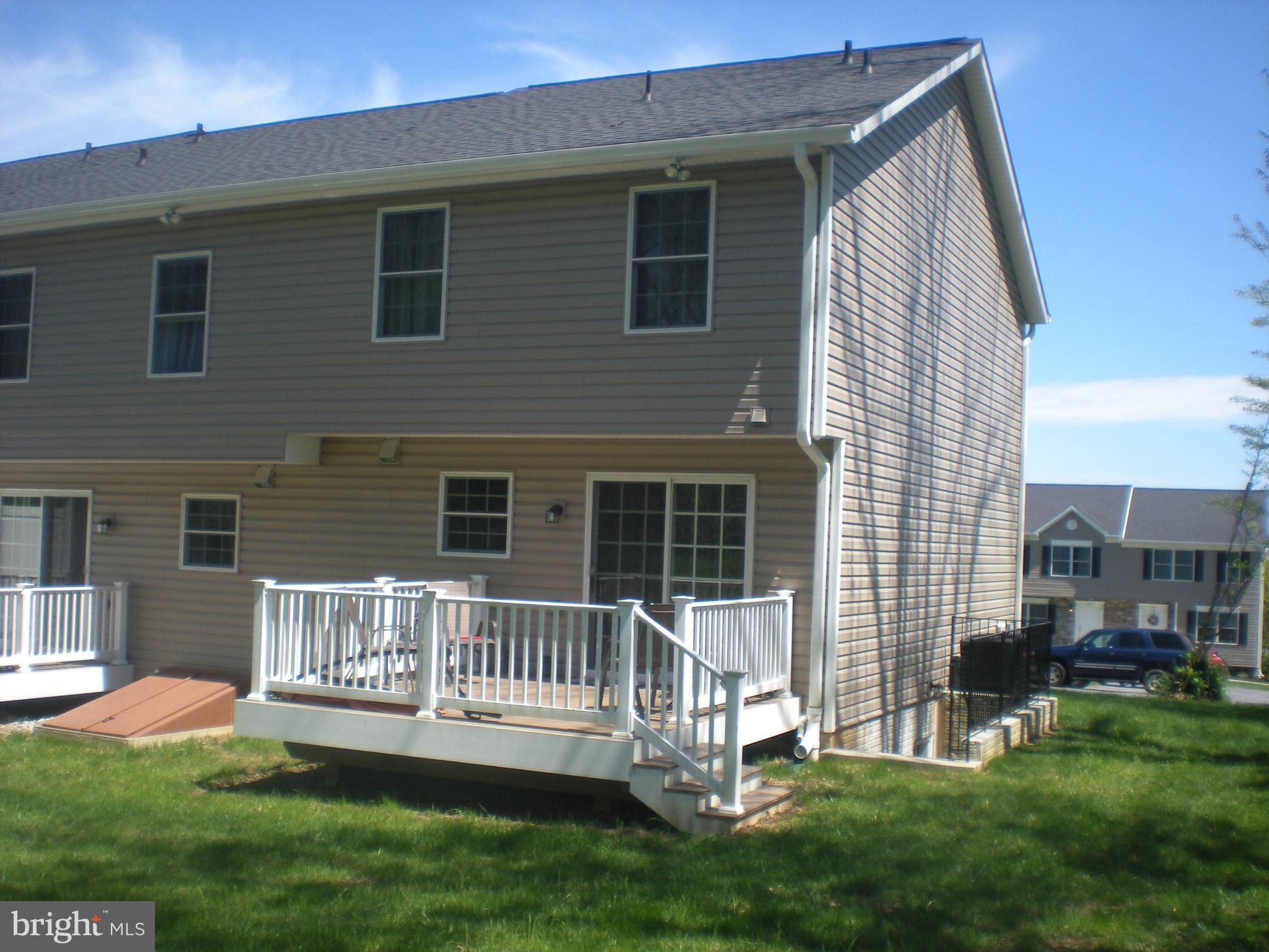 BARNETT AVENUE TOWNHOMES - Residential Lease