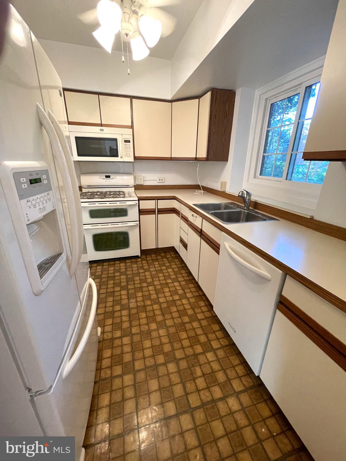 PARKFAIRFAX - Residential Lease