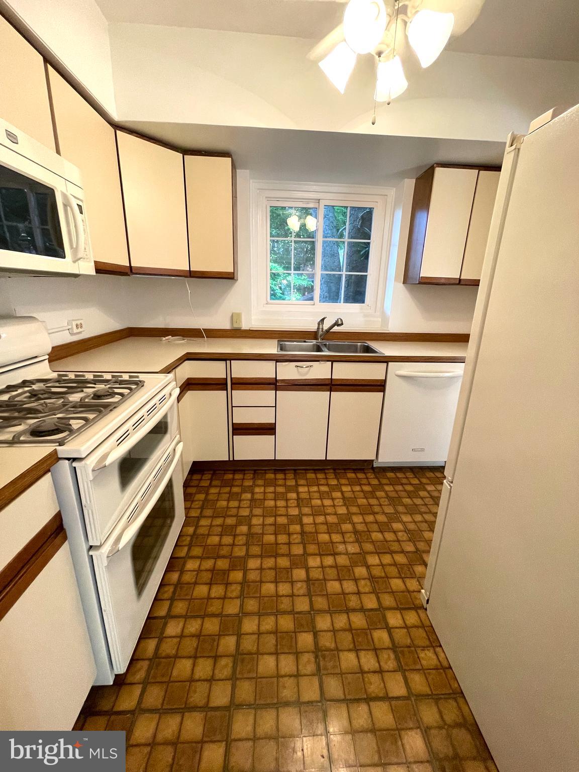 PARKFAIRFAX - Residential Lease