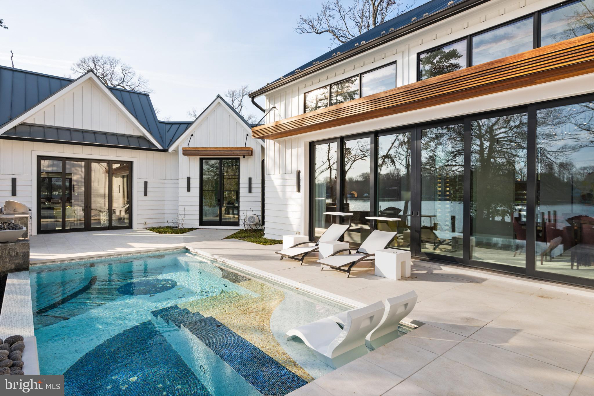ANNAPOLIS ROADS - Residential