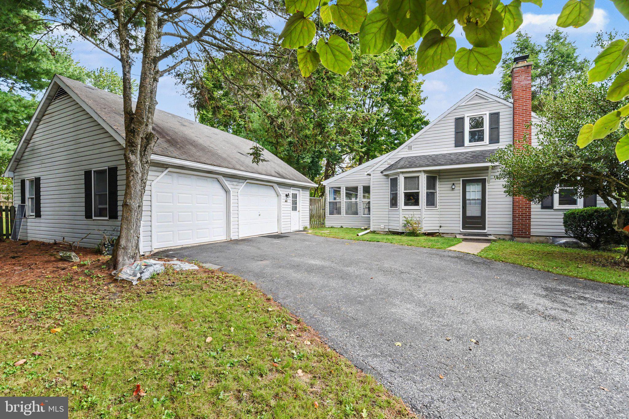 653 HILLSIDE AVENUE