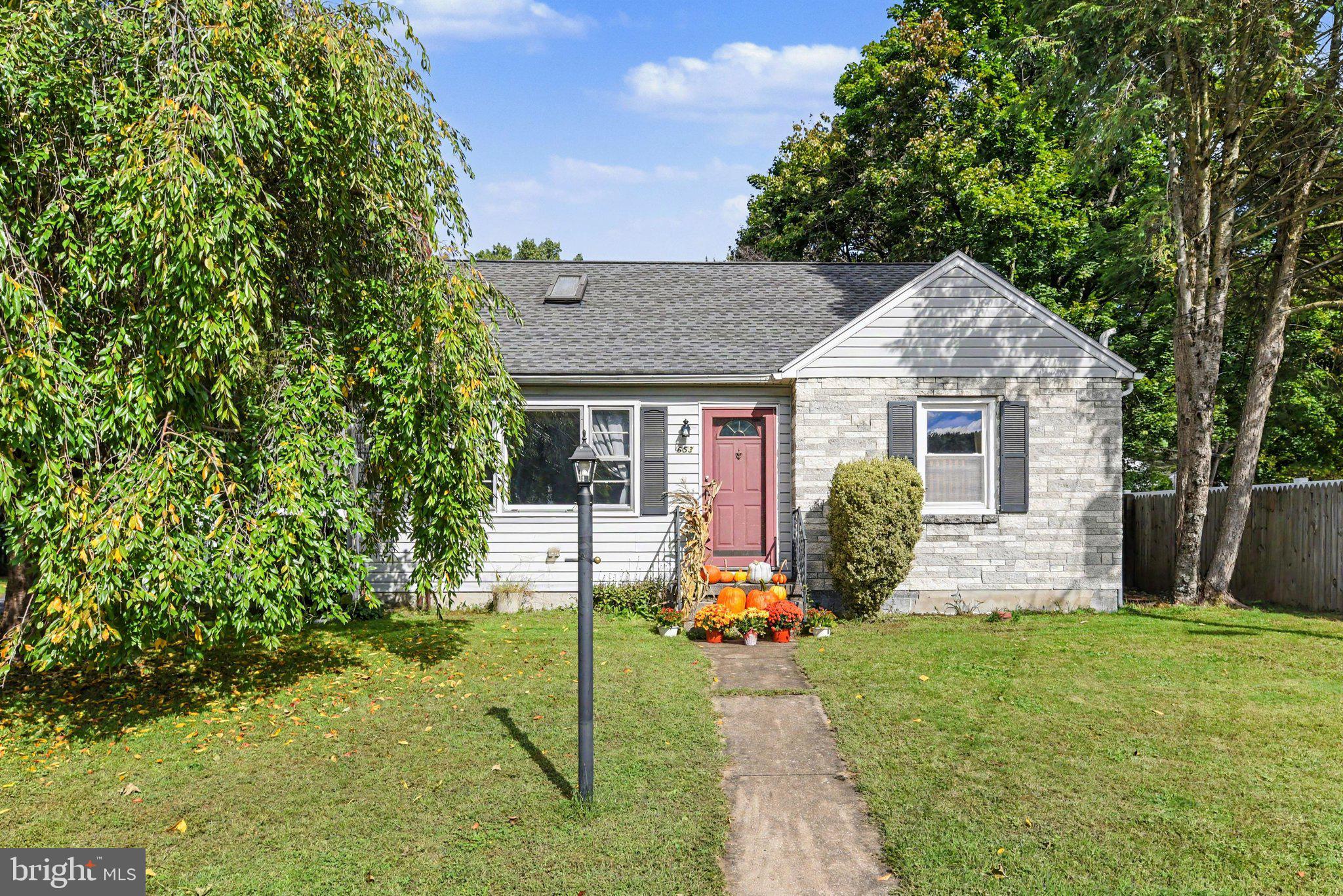 653 HILLSIDE AVENUE
