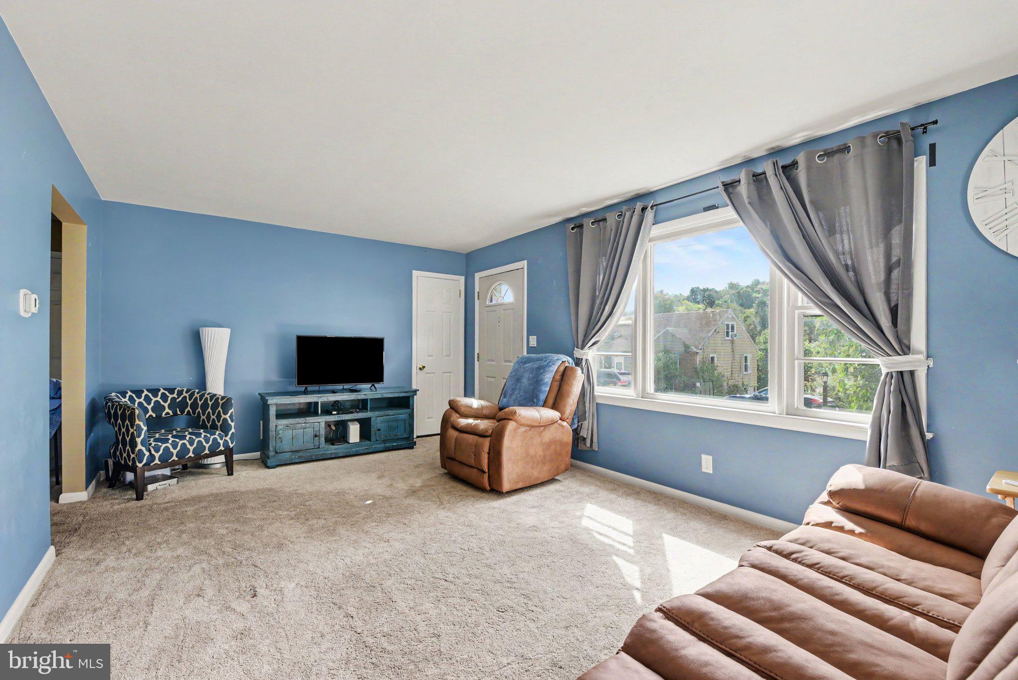 653 HILLSIDE AVENUE
