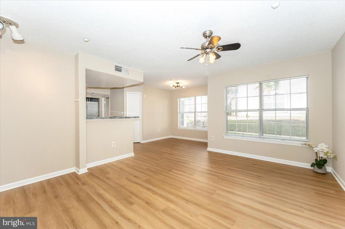 VISTAS 2 AT LAUREL - Residential