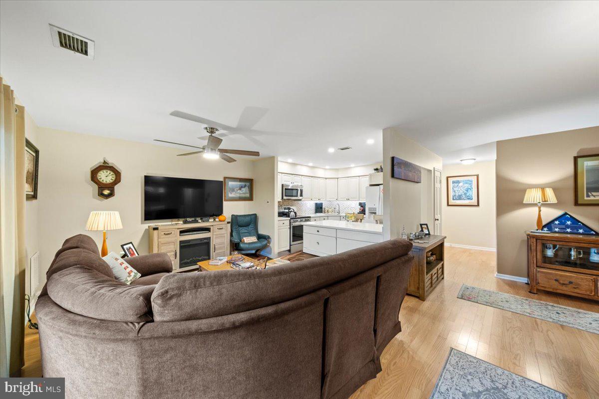 215 HADDONFIELD COMMONS 215