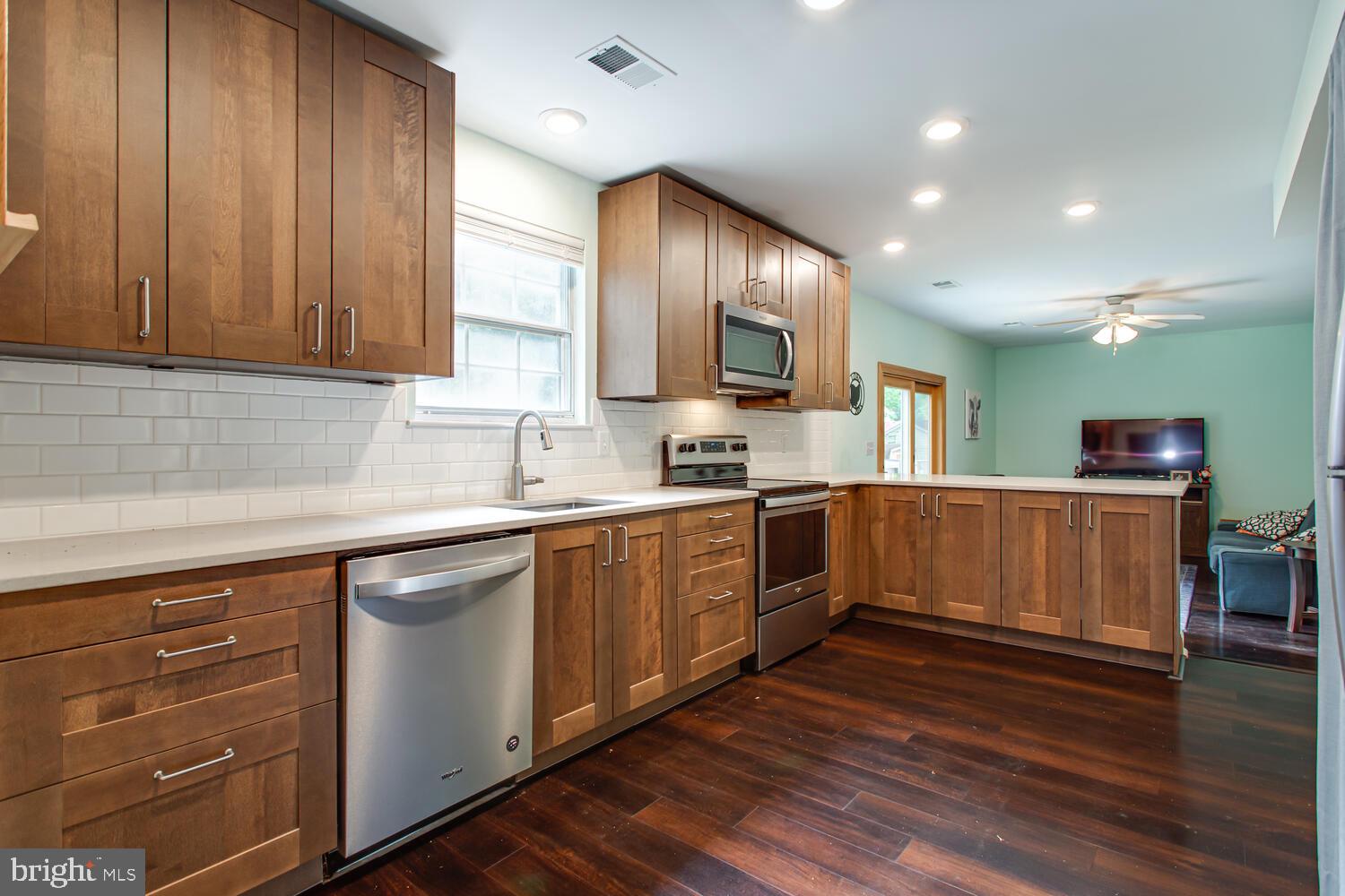 SHANNON SQUARE - Residential