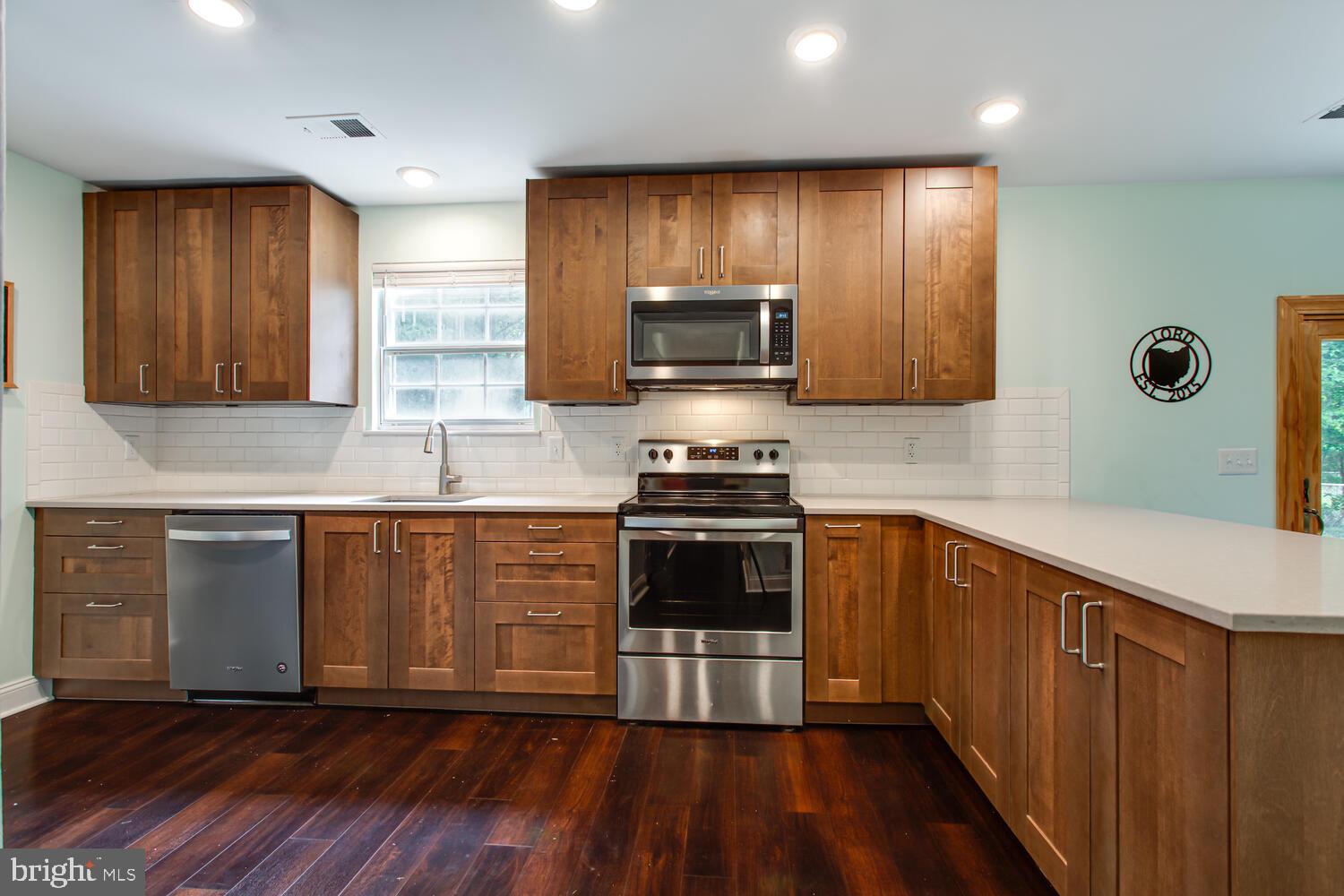 SHANNON SQUARE - Residential