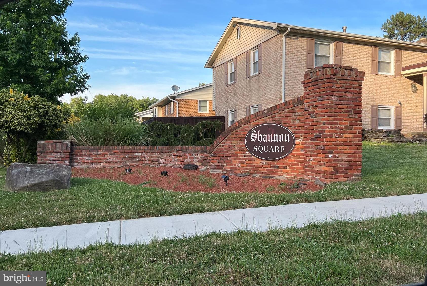 SHANNON SQUARE - Residential