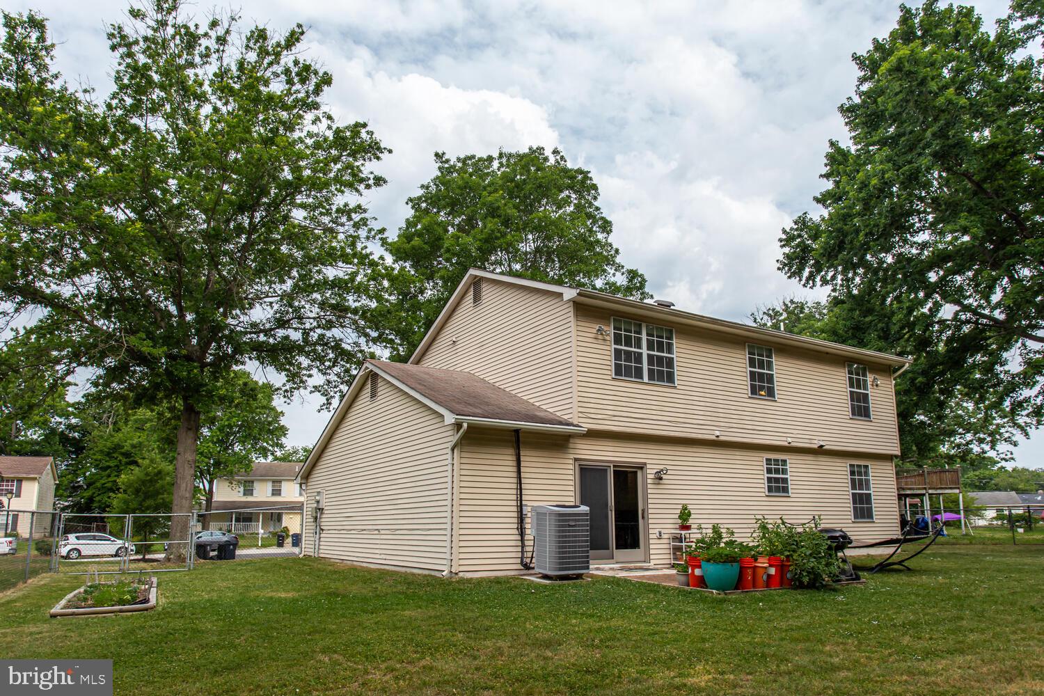 SHANNON SQUARE - Residential