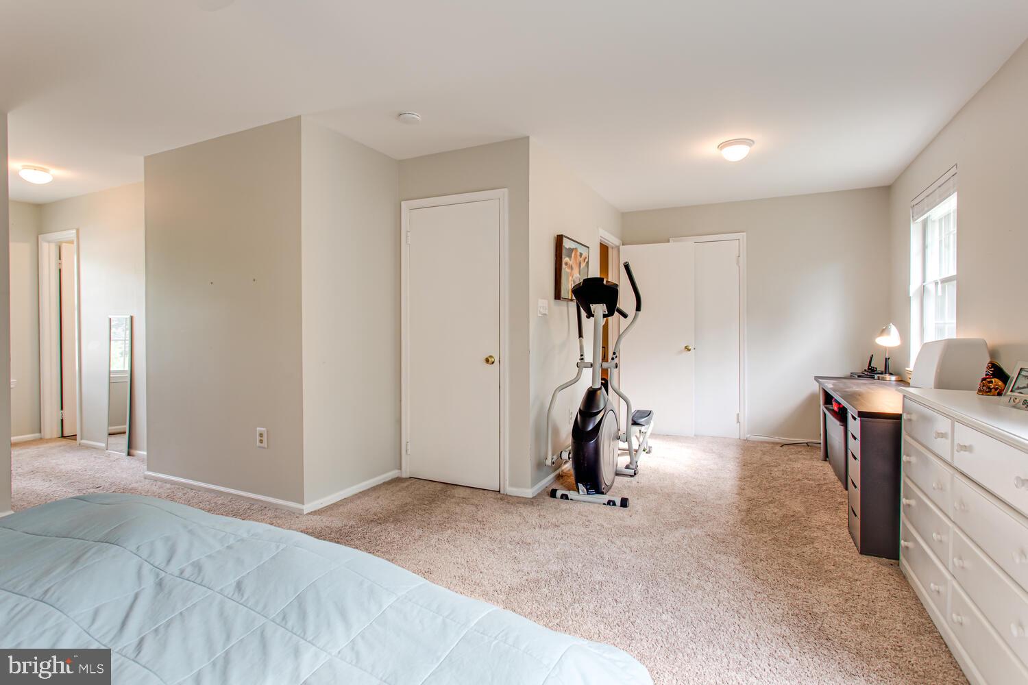 SHANNON SQUARE - Residential