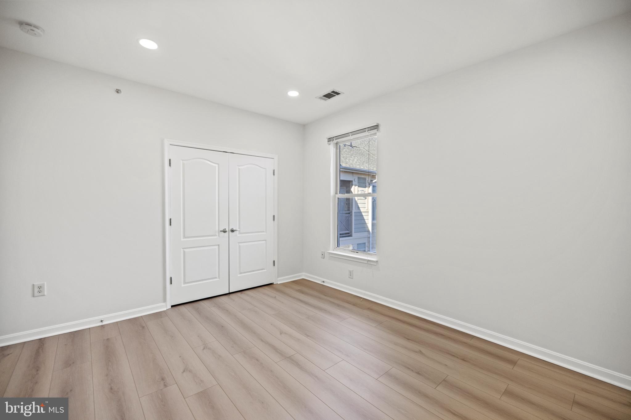 POTOMAC POINTE CONDOMINI - Residential