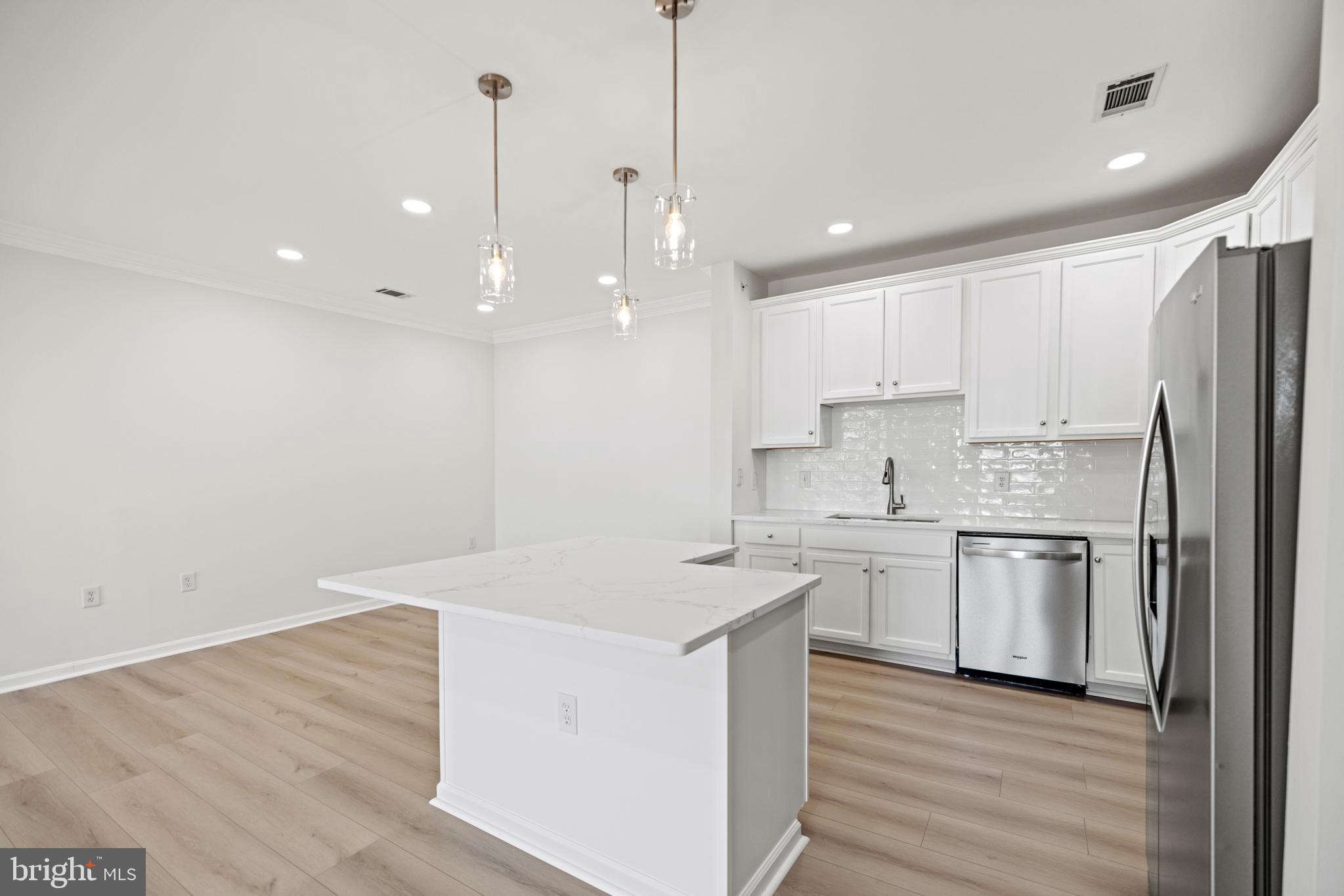 POTOMAC POINTE CONDOMINI - Residential