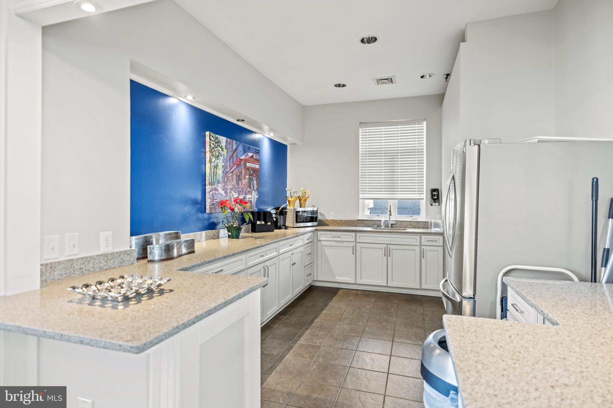 POTOMAC POINTE CONDOMINI - Residential