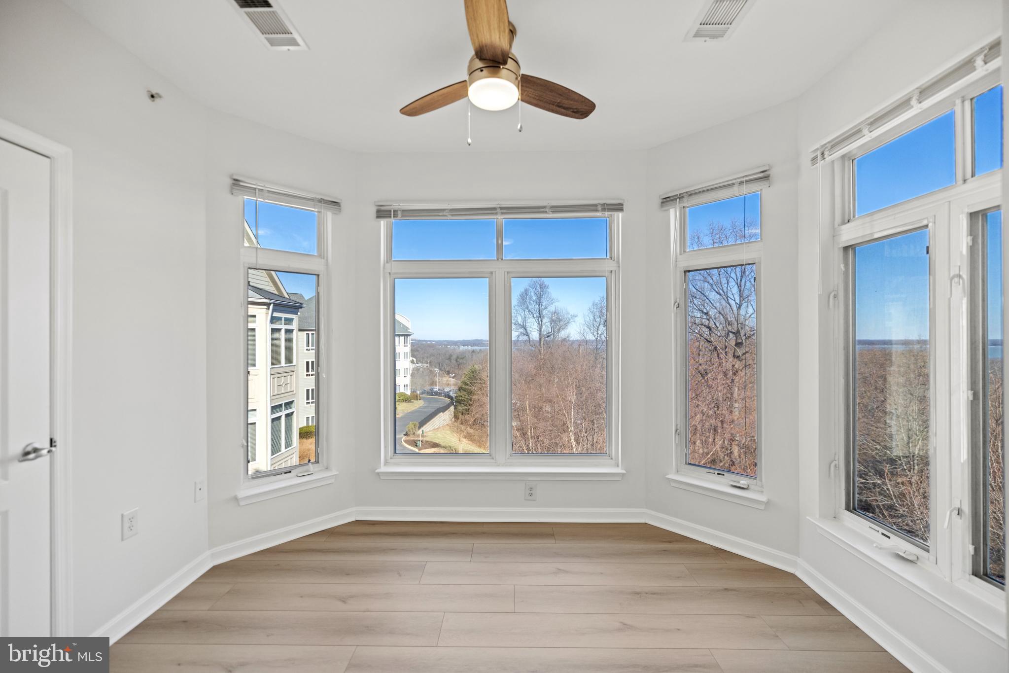 POTOMAC POINTE CONDOMINI - Residential