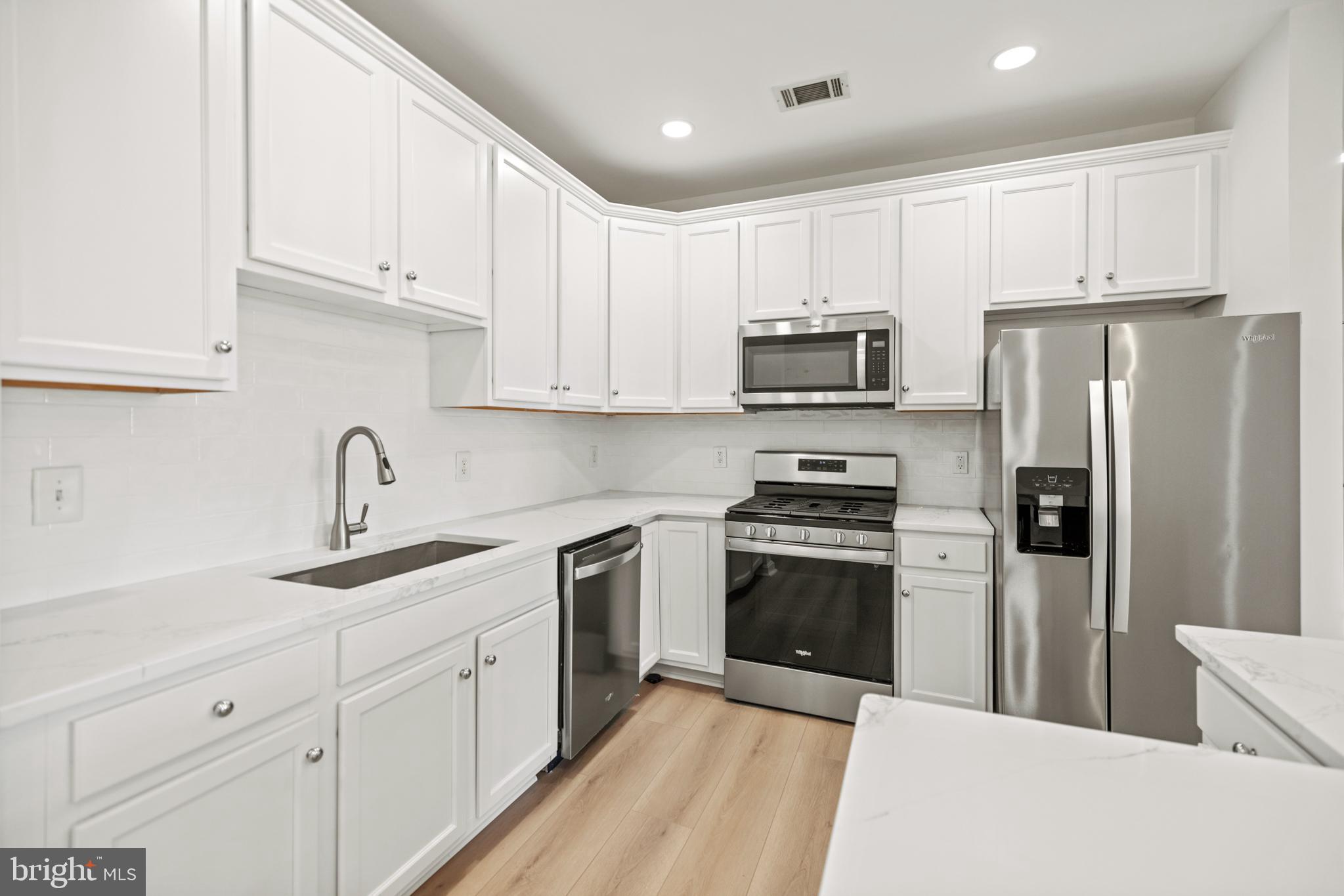 POTOMAC POINTE CONDOMINI - Residential