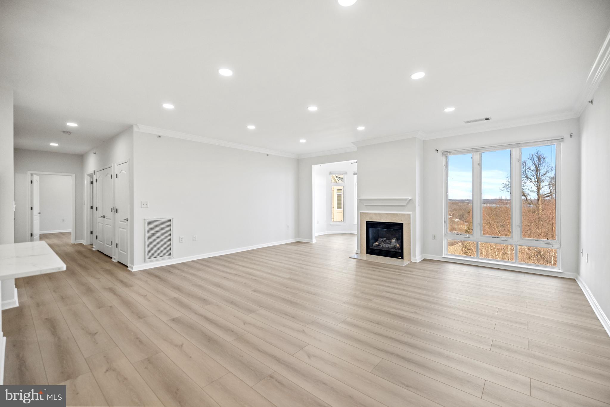 POTOMAC POINTE CONDOMINI - Residential