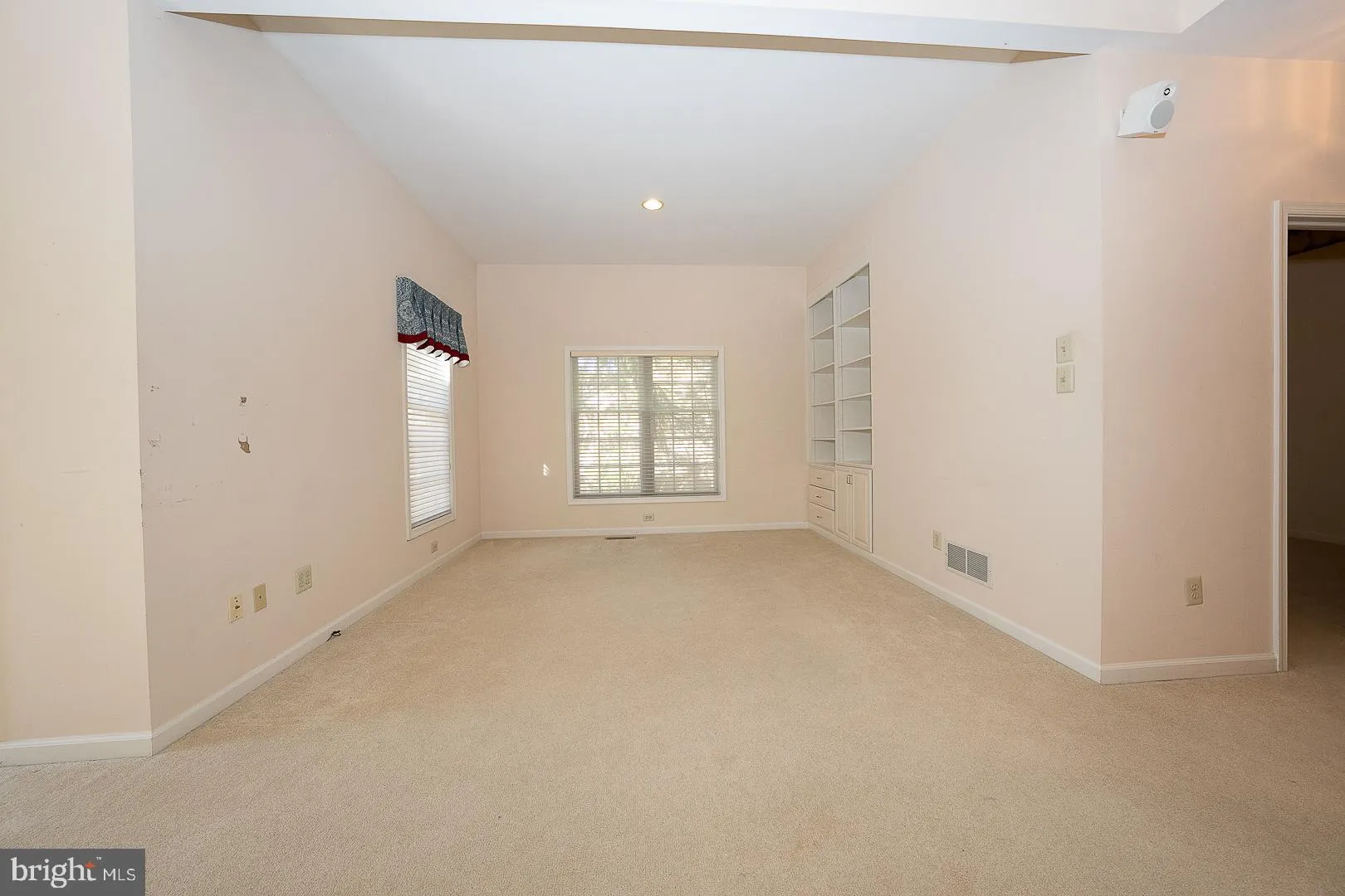 West Chester, Pennsylvania 19380, United States, 3 Bedrooms Bedrooms, ,3 BathroomsBathrooms,Residential,Pending,106007