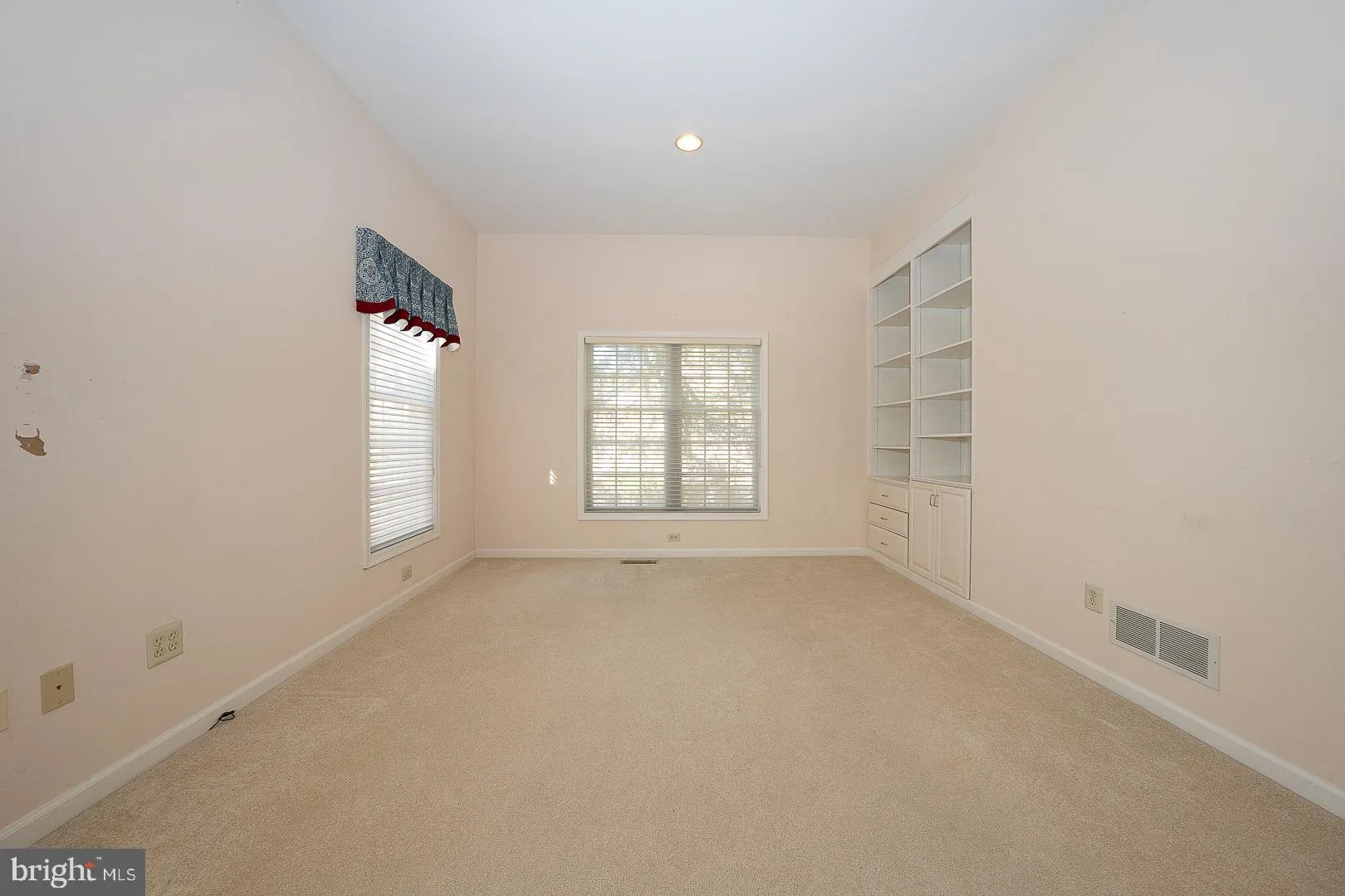 West Chester, Pennsylvania 19380, United States, 3 Bedrooms Bedrooms, ,3 BathroomsBathrooms,Residential,Pending,106007