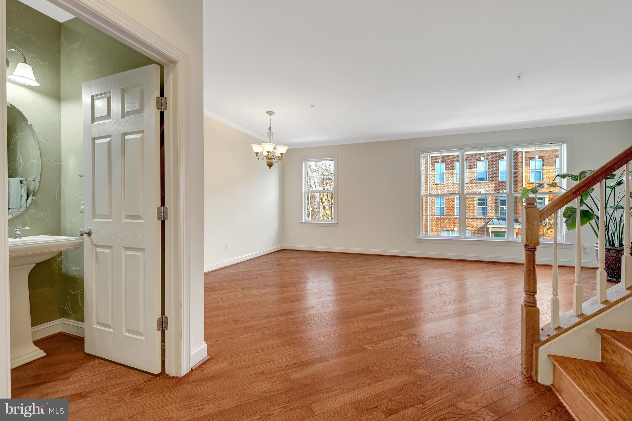 FORTNIGHTLY SQUARE - Residential