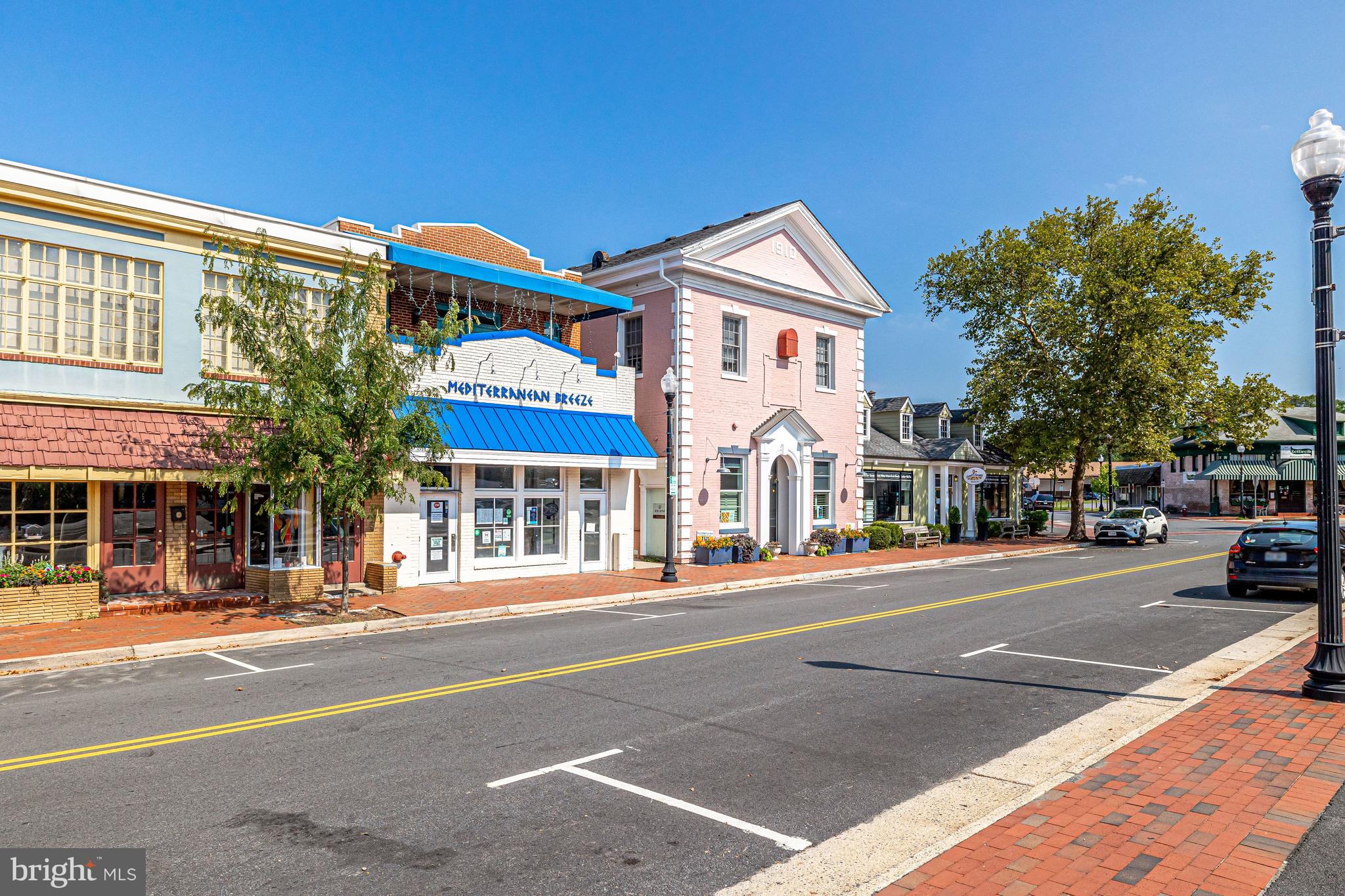 FORTNIGHTLY SQUARE - Residential