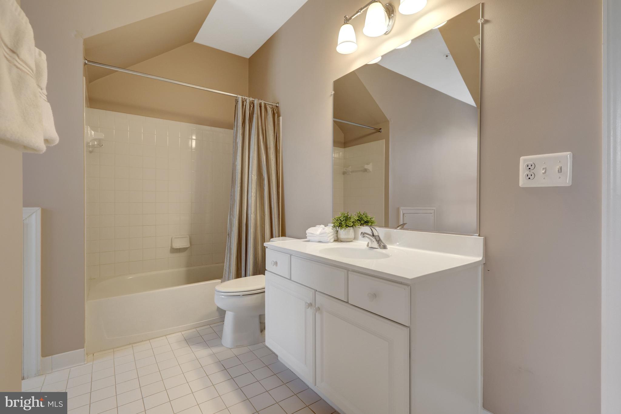 FORTNIGHTLY SQUARE - Residential