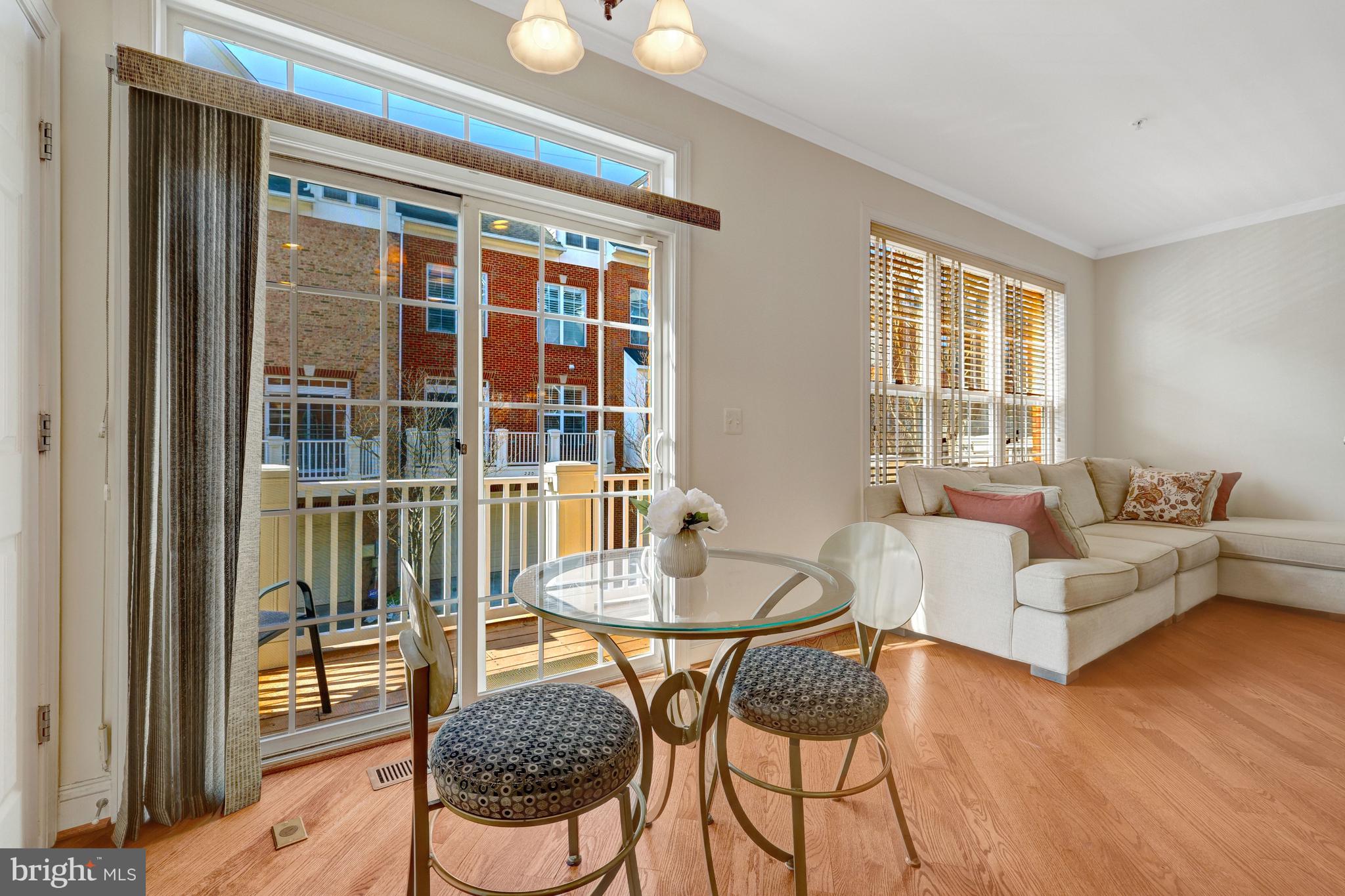 FORTNIGHTLY SQUARE - Residential