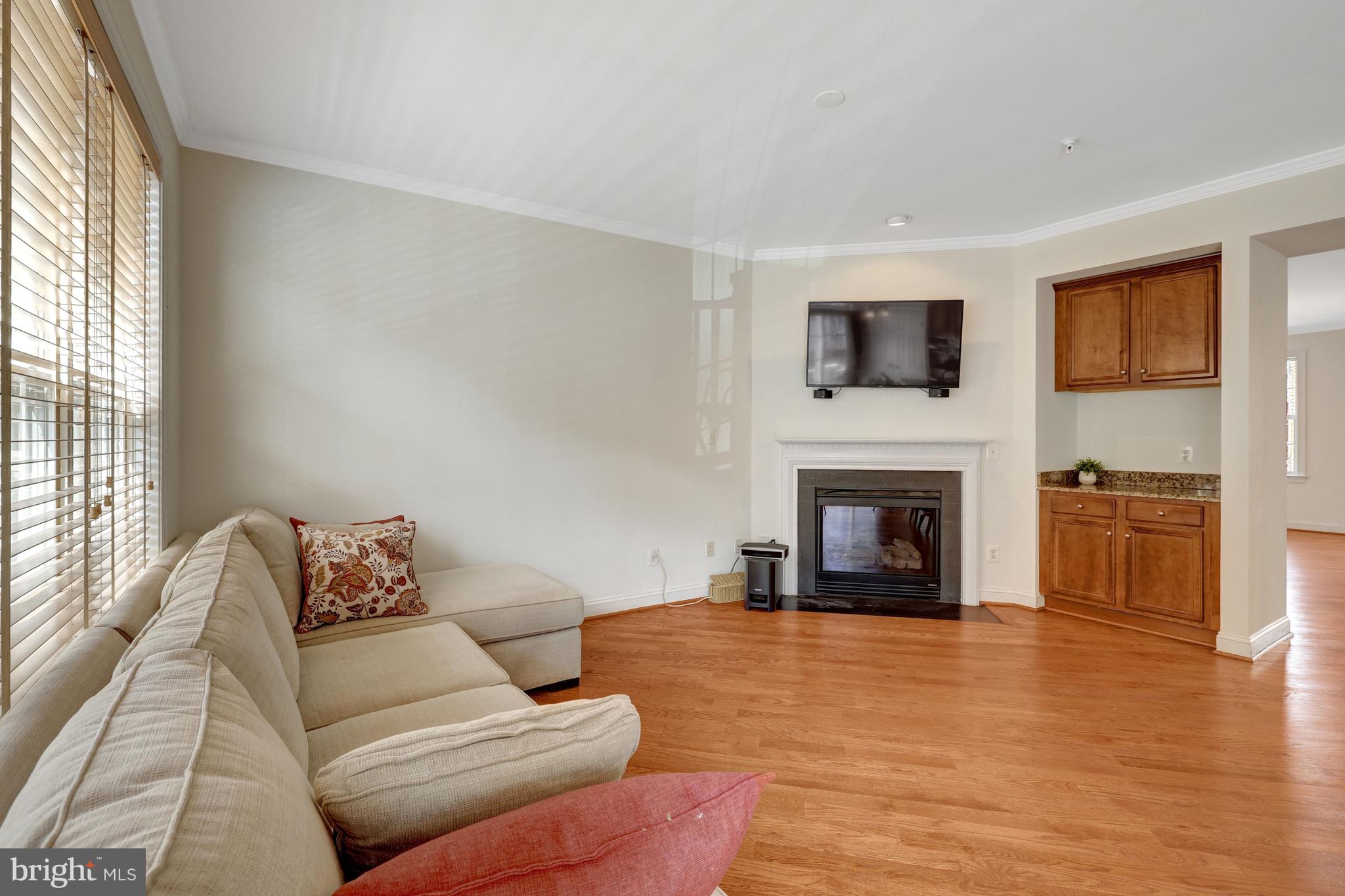 FORTNIGHTLY SQUARE - Residential