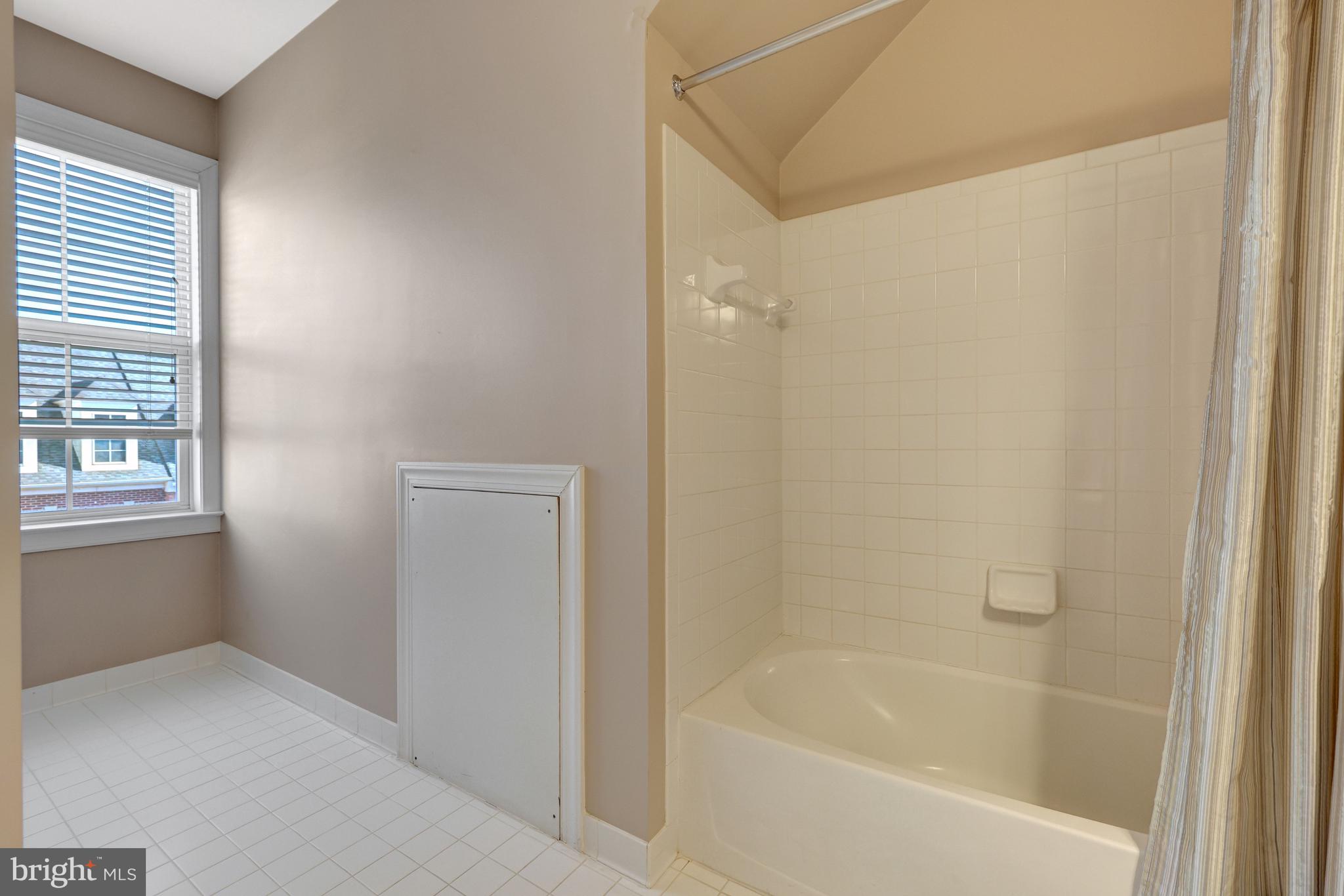 FORTNIGHTLY SQUARE - Residential