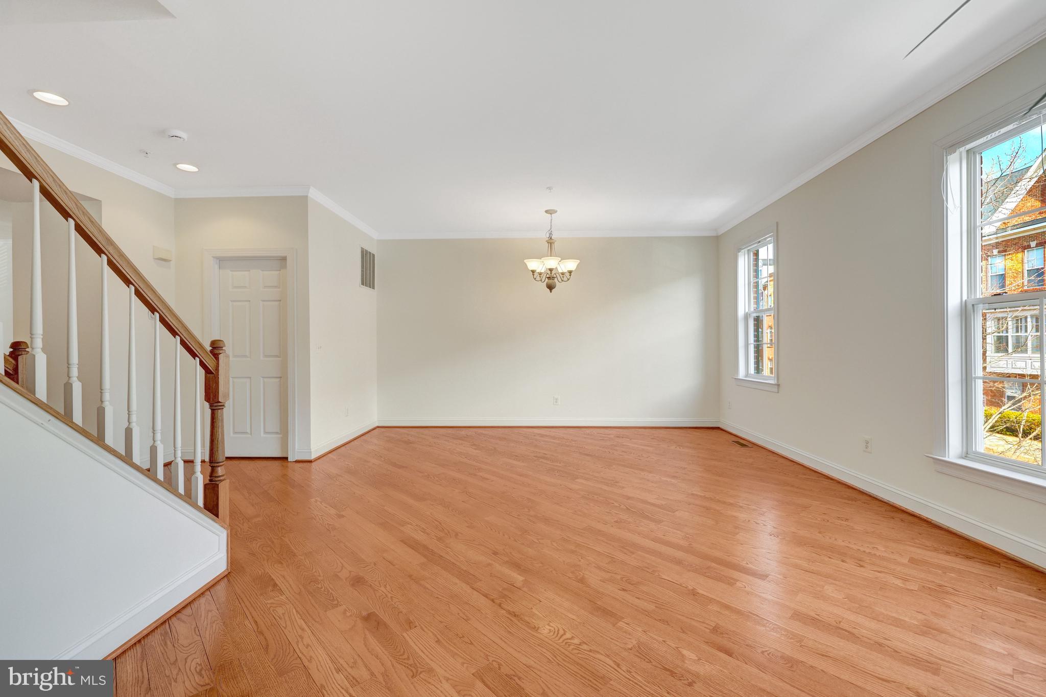 FORTNIGHTLY SQUARE - Residential