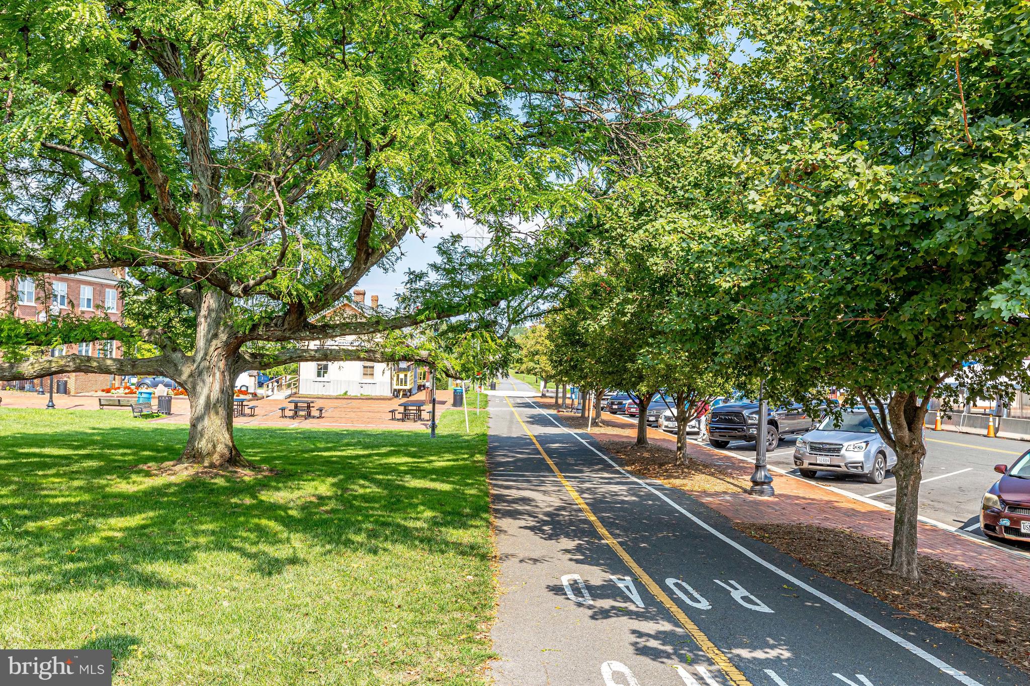 FORTNIGHTLY SQUARE - Residential