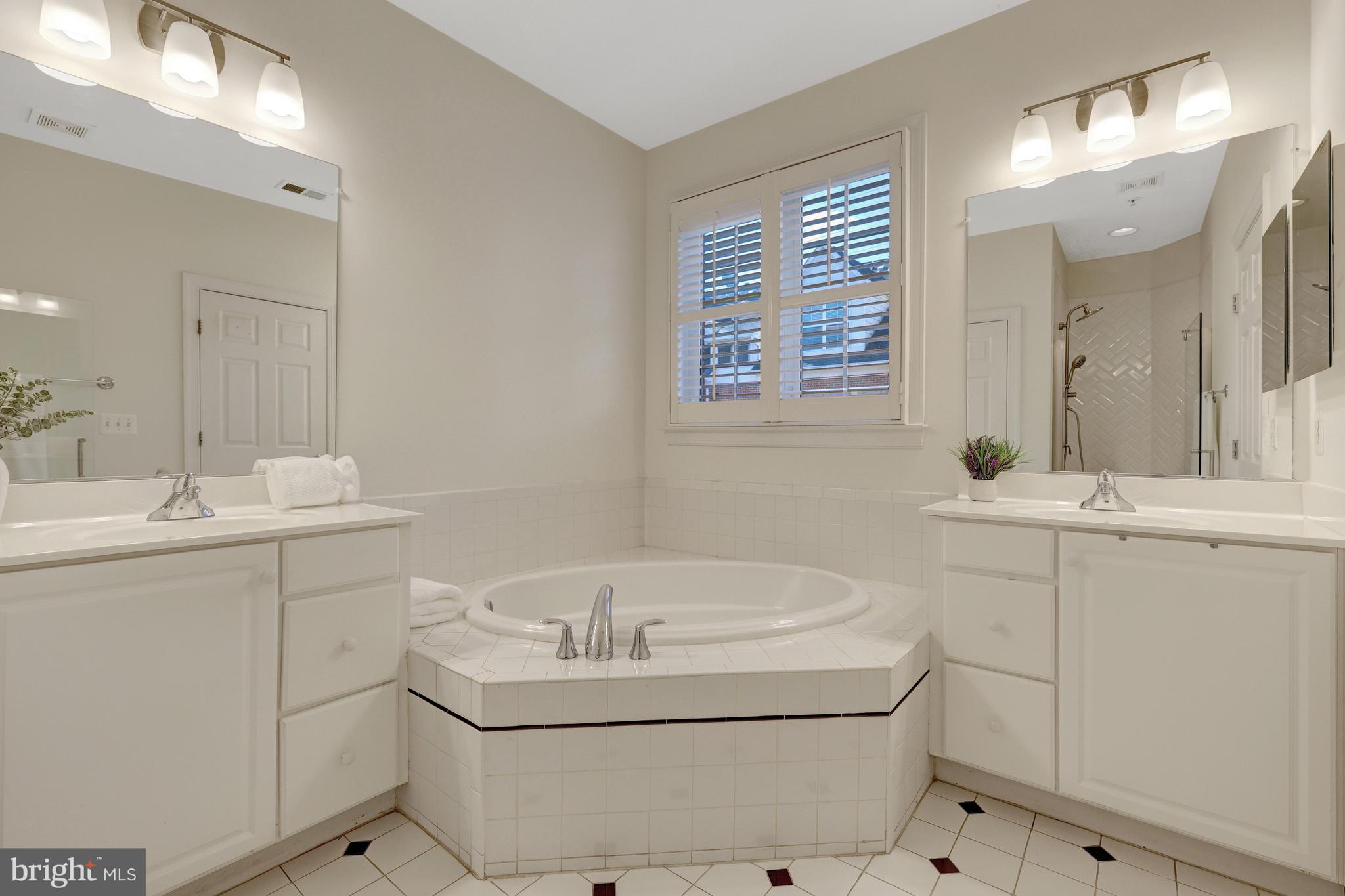 FORTNIGHTLY SQUARE - Residential