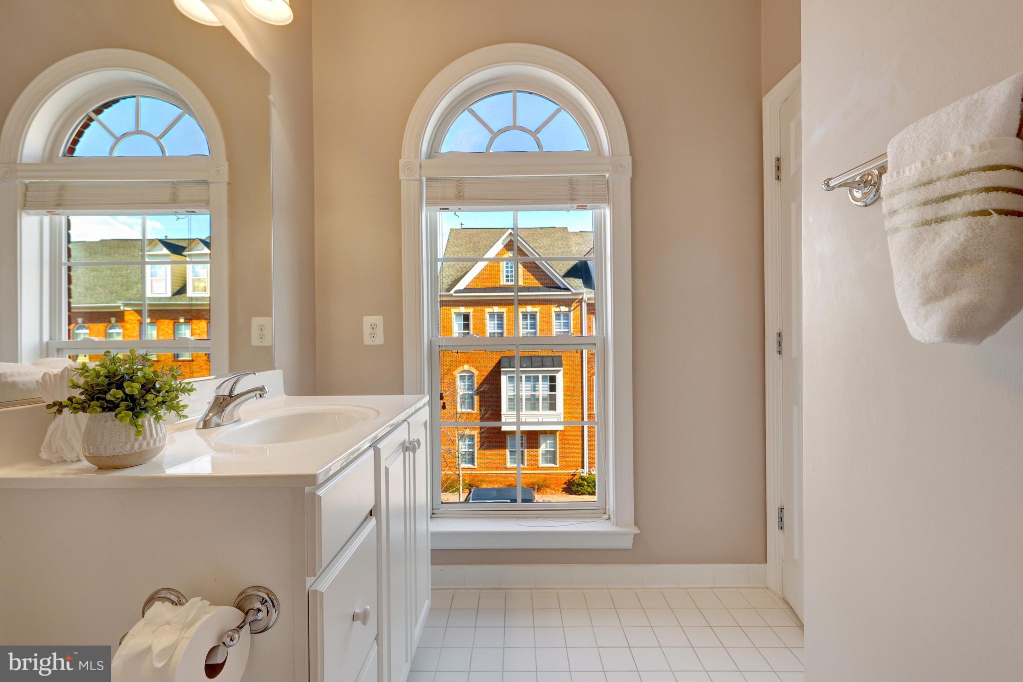 FORTNIGHTLY SQUARE - Residential