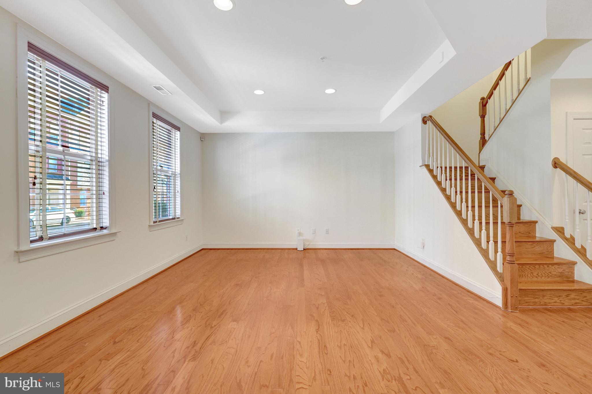 FORTNIGHTLY SQUARE - Residential