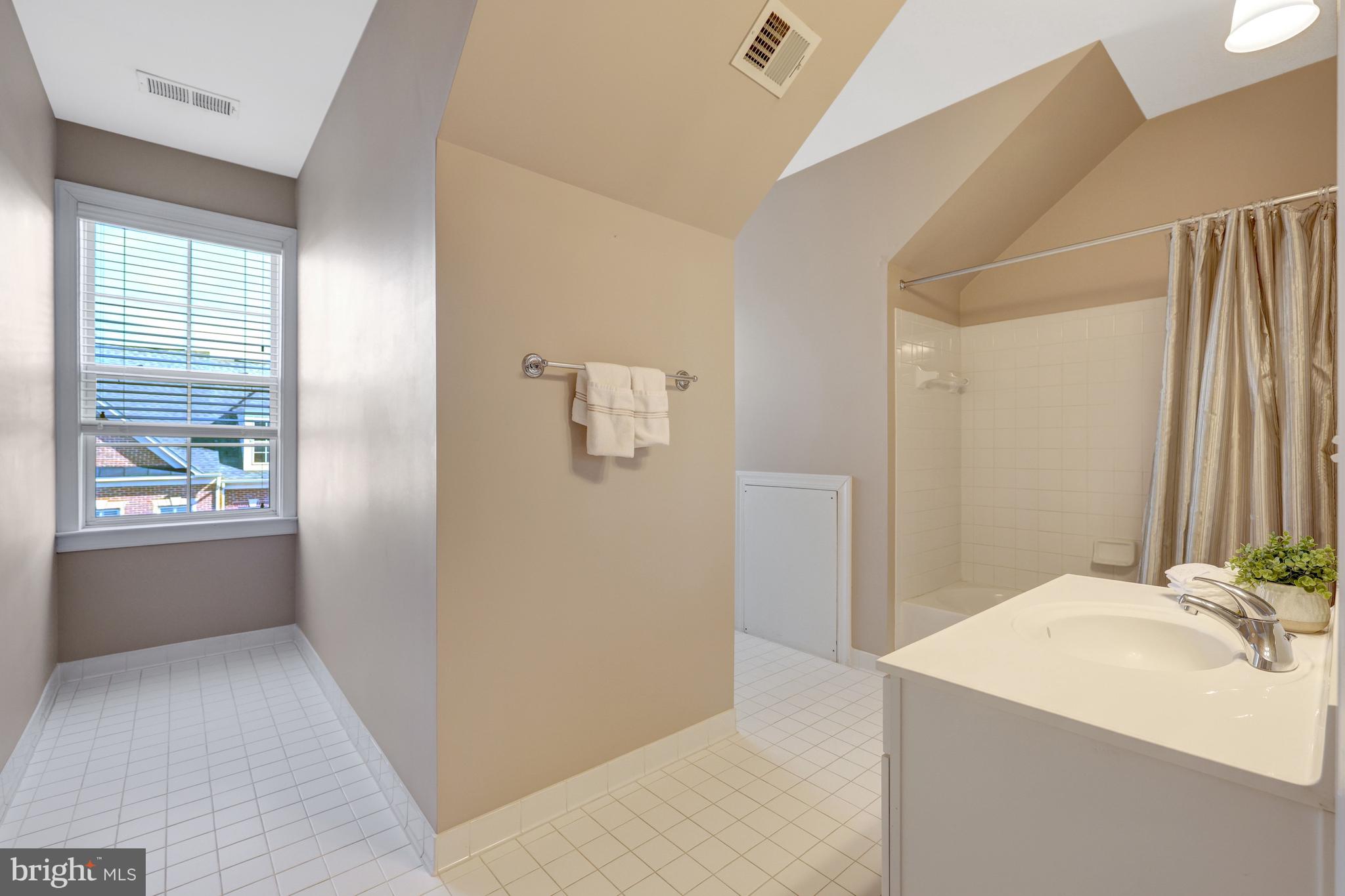 FORTNIGHTLY SQUARE - Residential