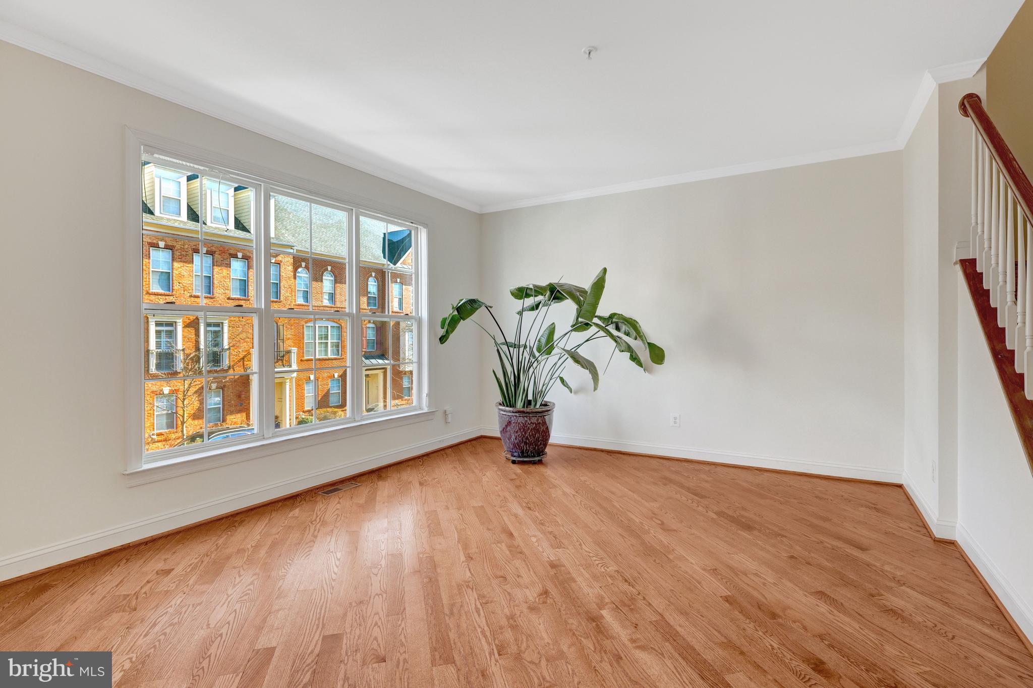 FORTNIGHTLY SQUARE - Residential