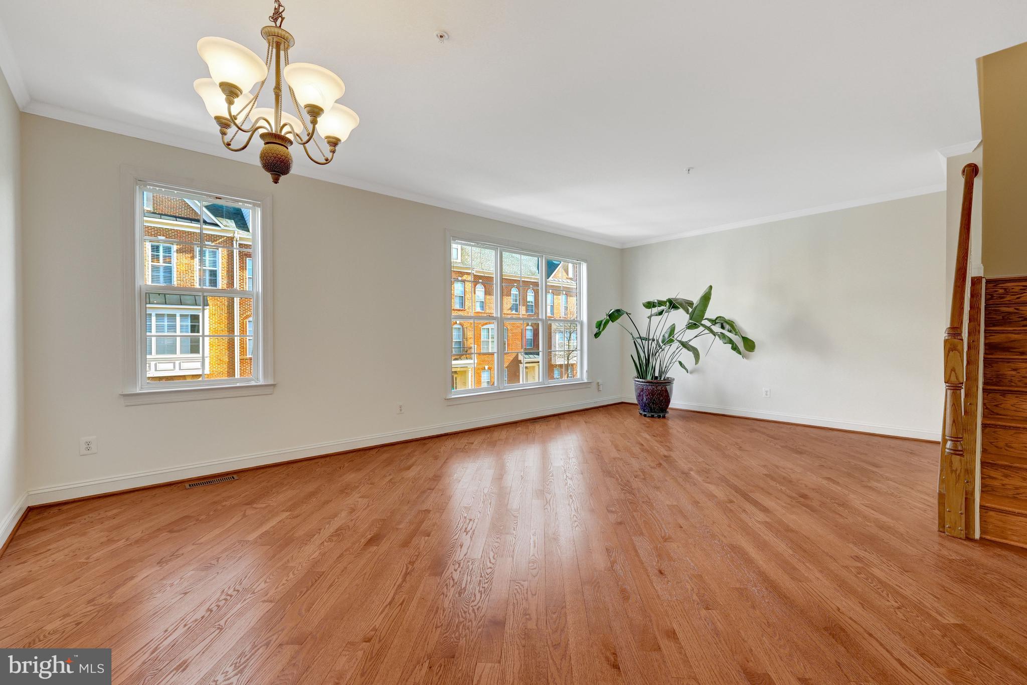 FORTNIGHTLY SQUARE - Residential