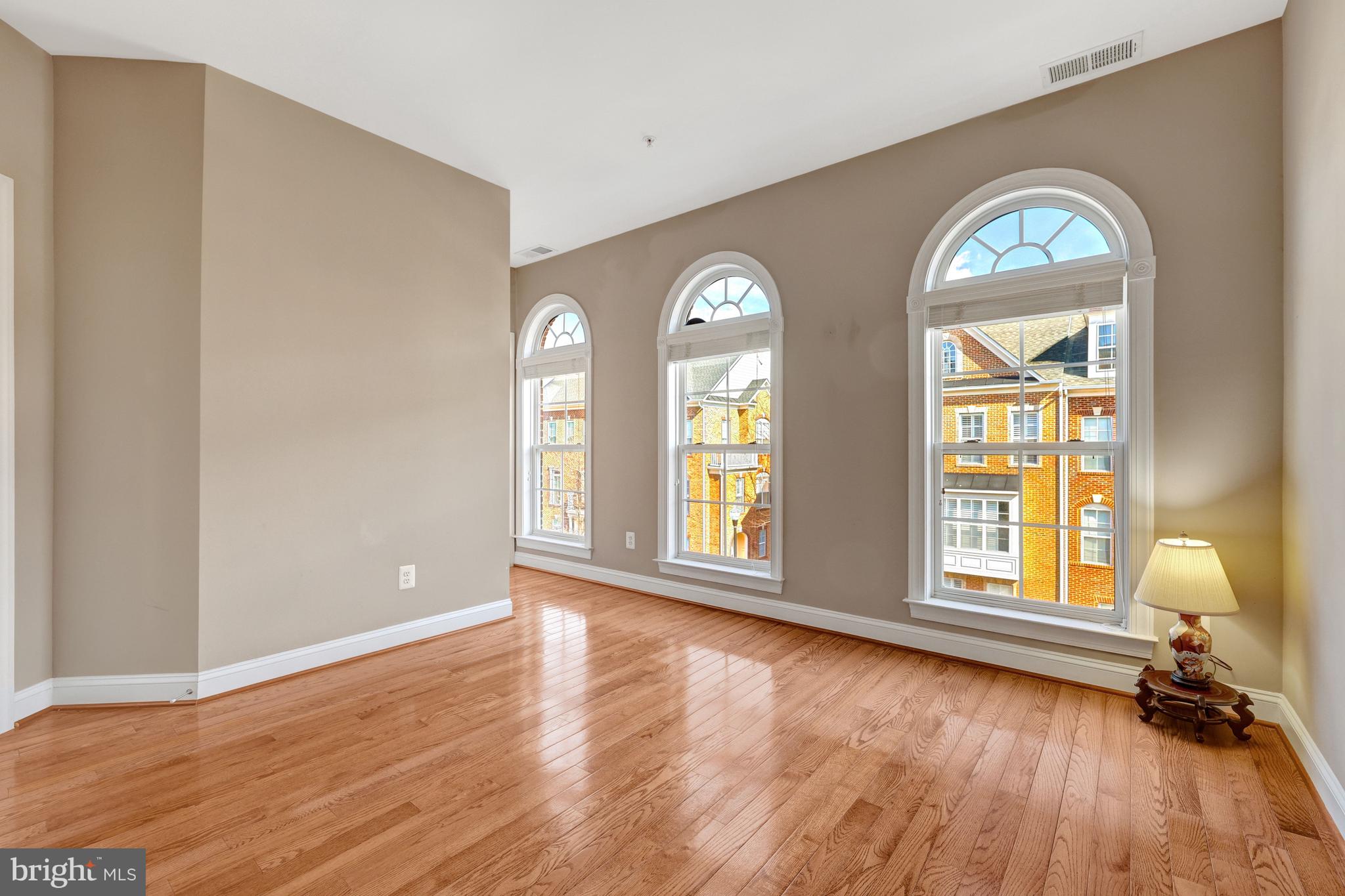 FORTNIGHTLY SQUARE - Residential