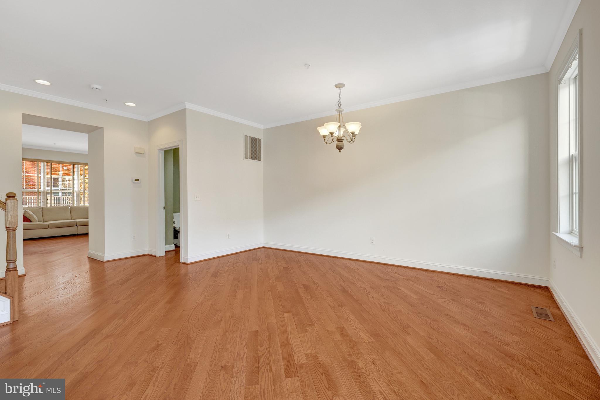 FORTNIGHTLY SQUARE - Residential