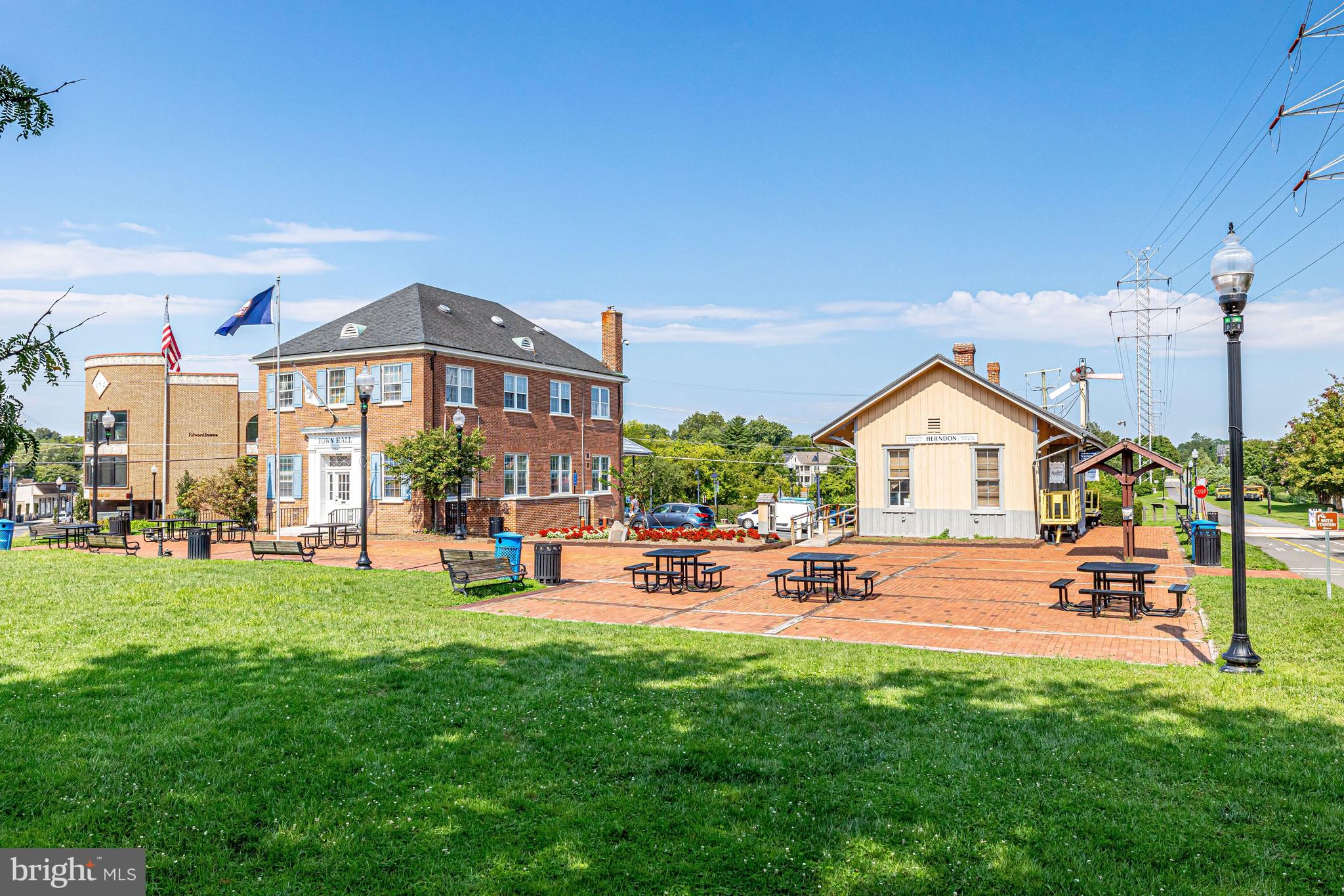 FORTNIGHTLY SQUARE - Residential