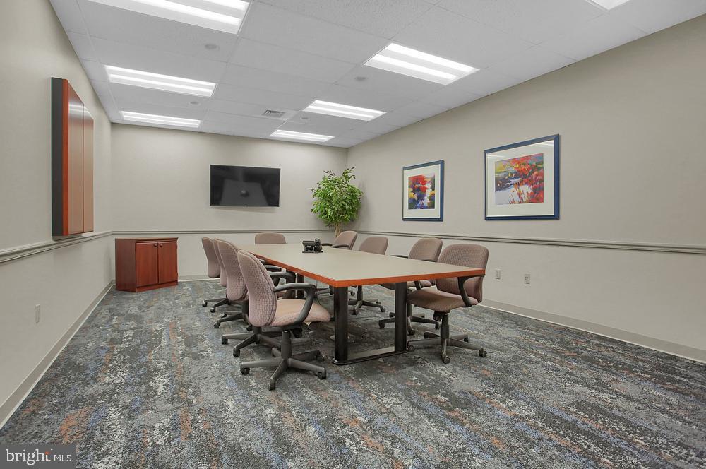 ROSSMOYNE - Commercial Lease