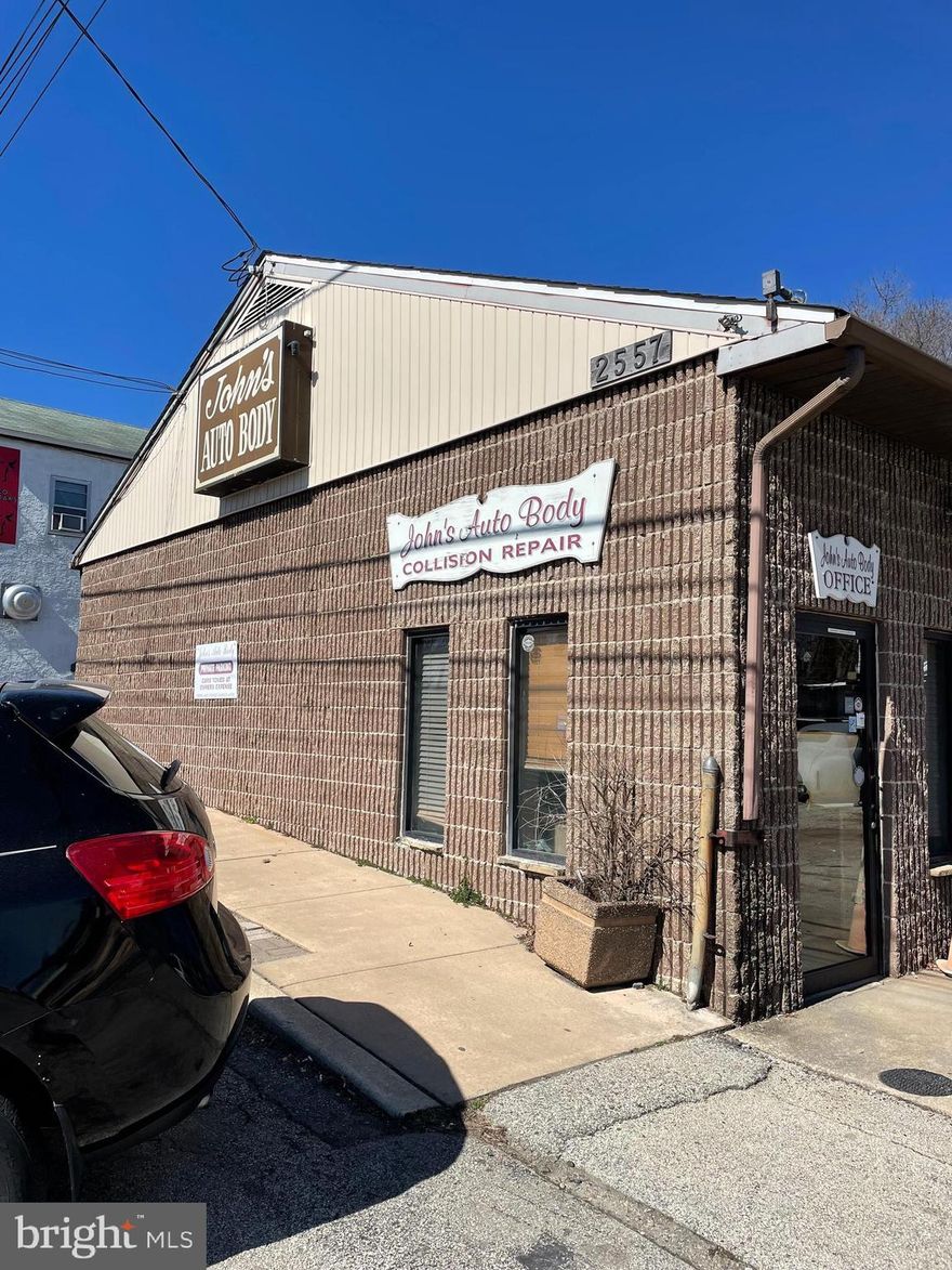 Commercial Rental Unit in the heart of Broomall.      Large building has office and 4 bays.    Property is being rented in as is condition.   Ample parking.

Small building in rear of property is not included in the rental.